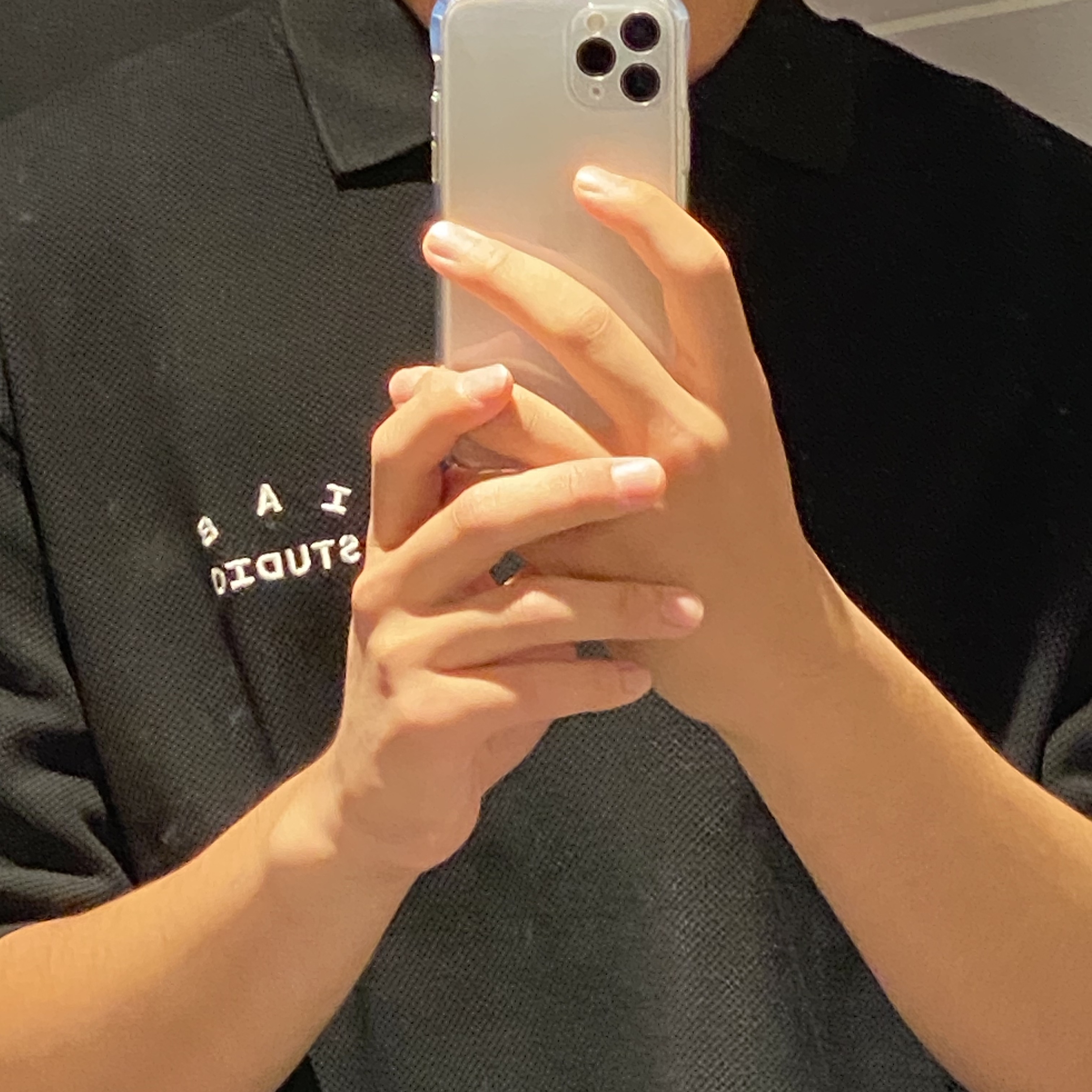 IAB Studio Cropped Pique Shirt Black - The Hyundai Seoul Exclusive 착용 스타일