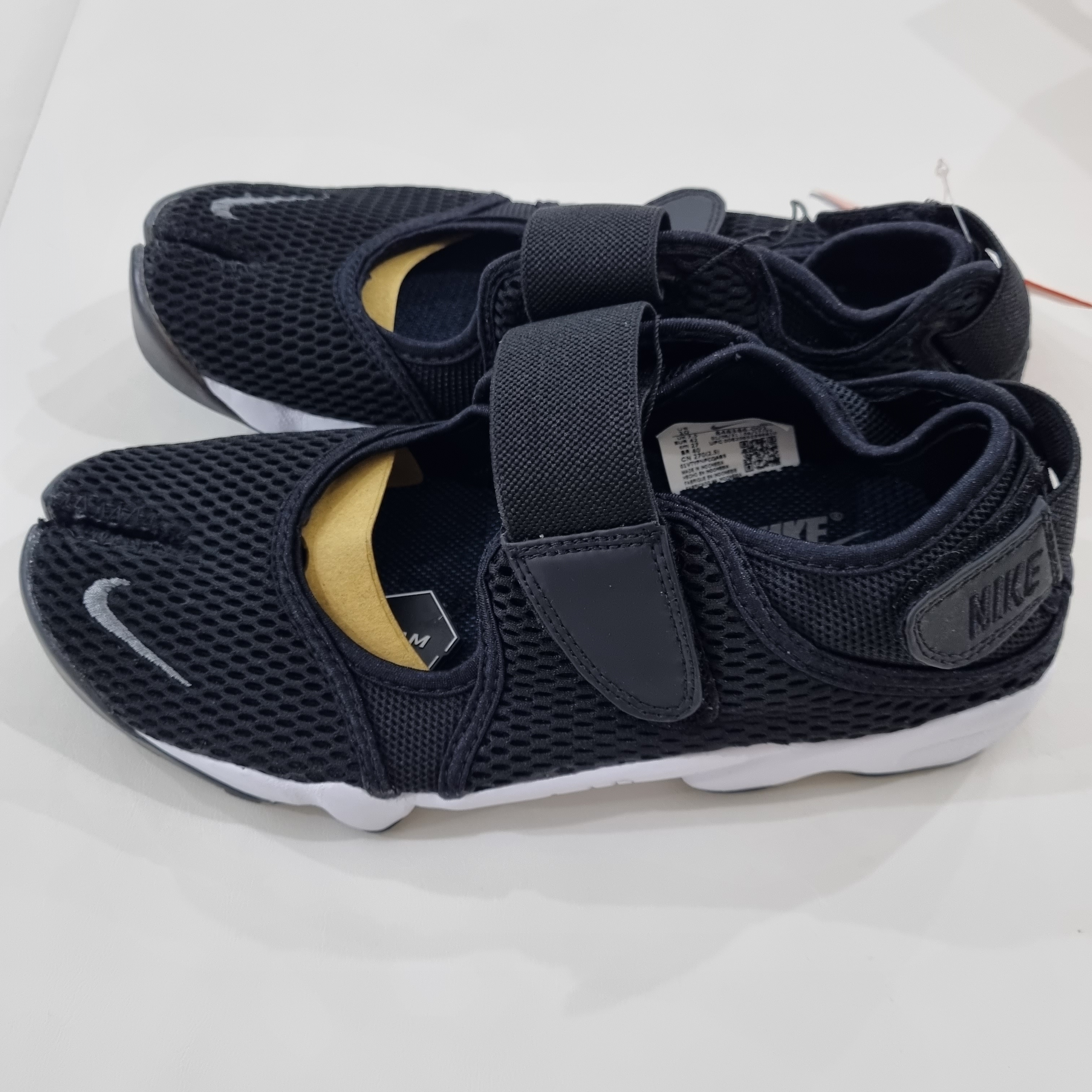(W) Nike Air Rift Breathe Black 착용 스타일 - 5
