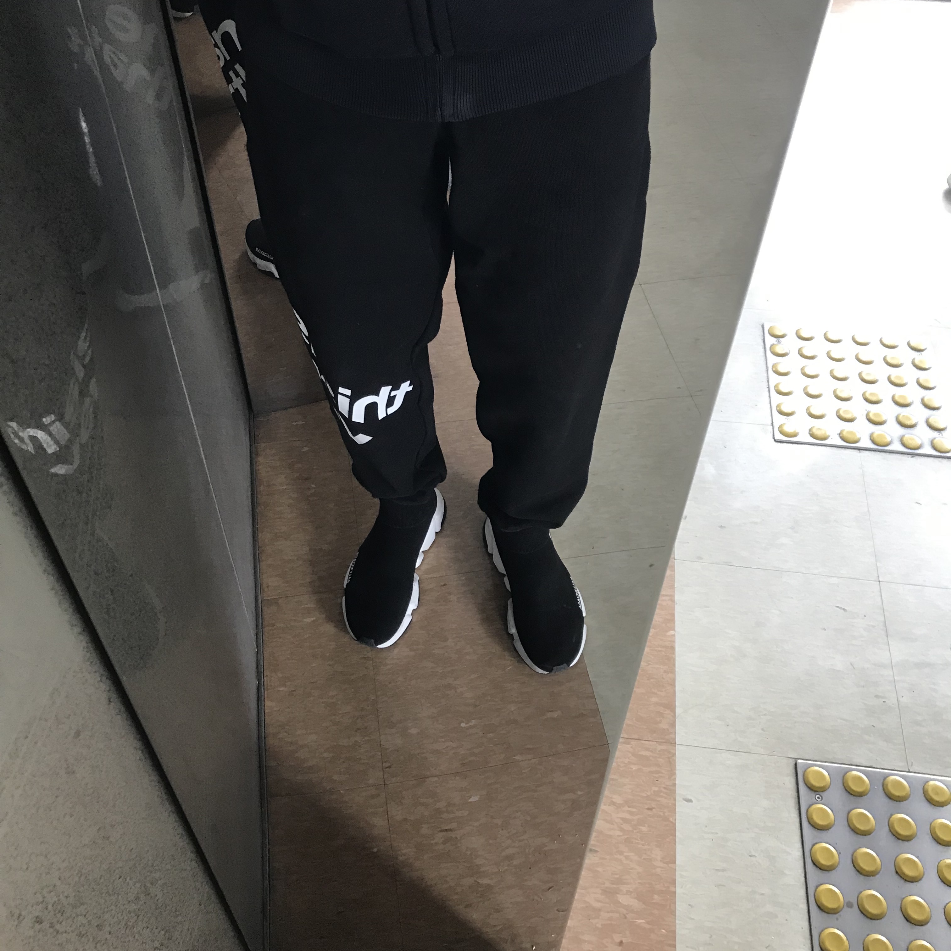 Balenciaga Speed Trainer Black White 2021/2022 착용 스타일 - 1
