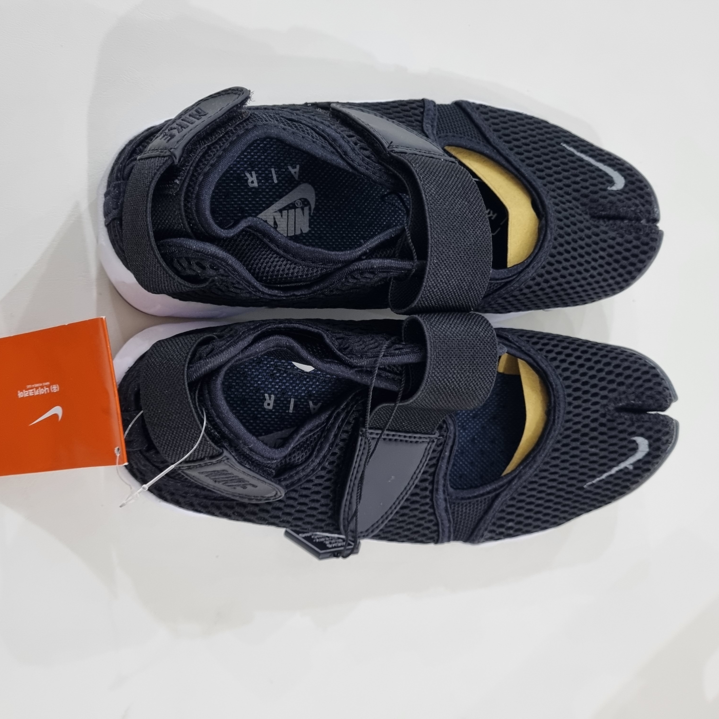 (W) Nike Air Rift Breathe Black 착용 스타일 - 4
