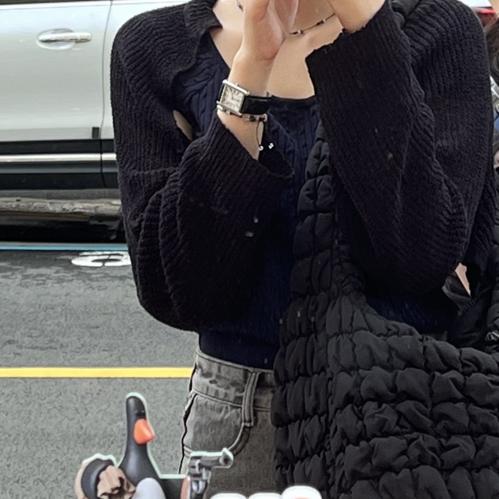 COS Quilted Oversized Shoulder Bag Black 착용 스타일 - 1