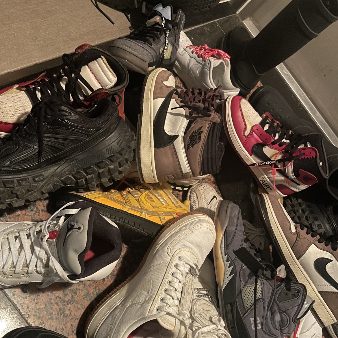 Jordan 1 x Off-White Retro High Chicago The Ten, Our Legacy Third Cut Digital Print Ink Black 착용 스타일 - 4