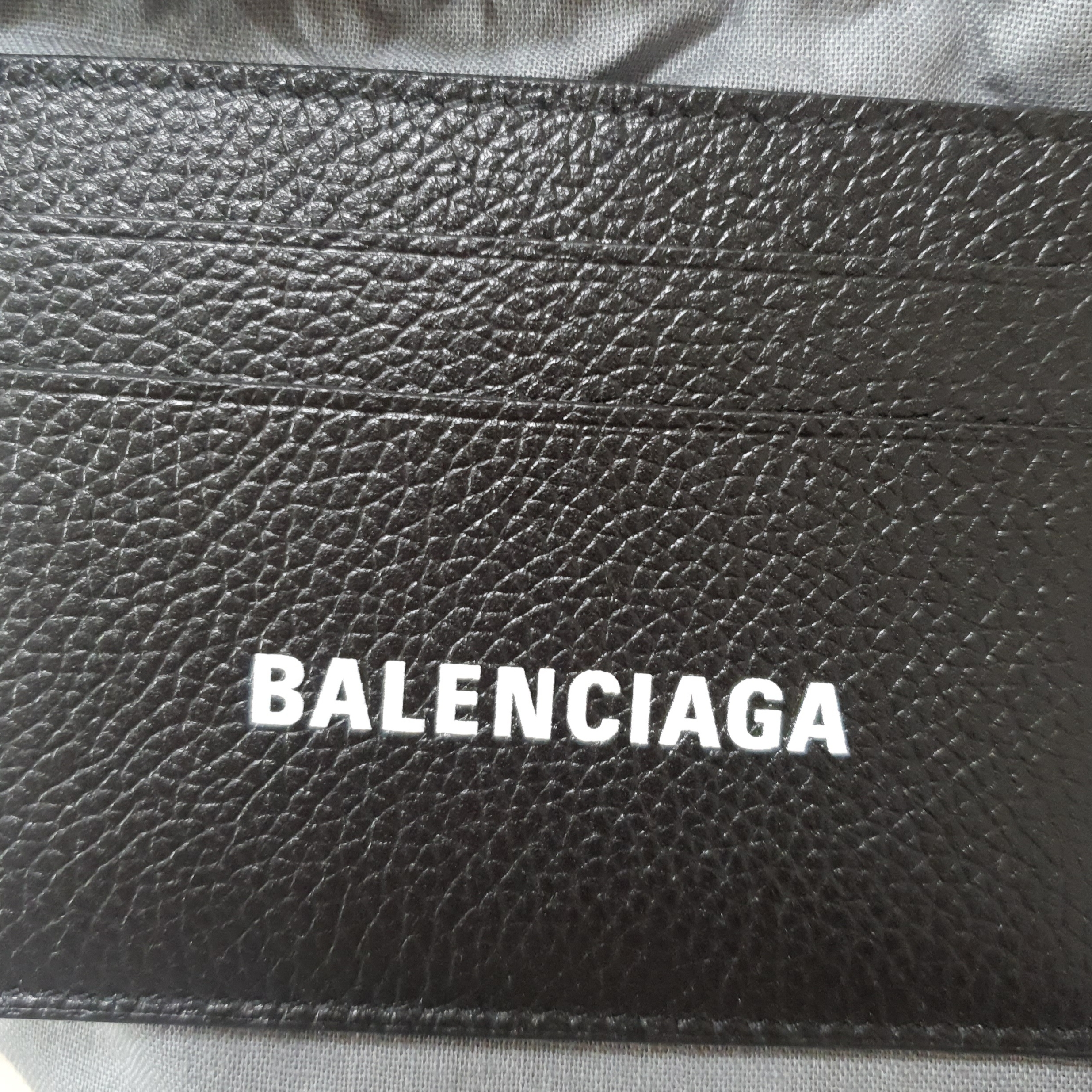 Balenciaga Cash Card Holder Black 착용 스타일 - 1