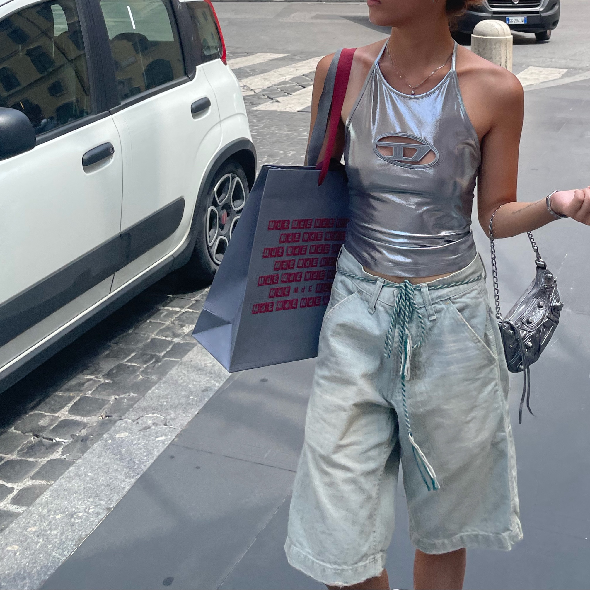 Balenciaga Crocodile Embossed Le Cagole Mini Purse with Chain Silver, (W) Diesel T-Salila-Od Logo Tank Top Silver 착용 스타일 - 1