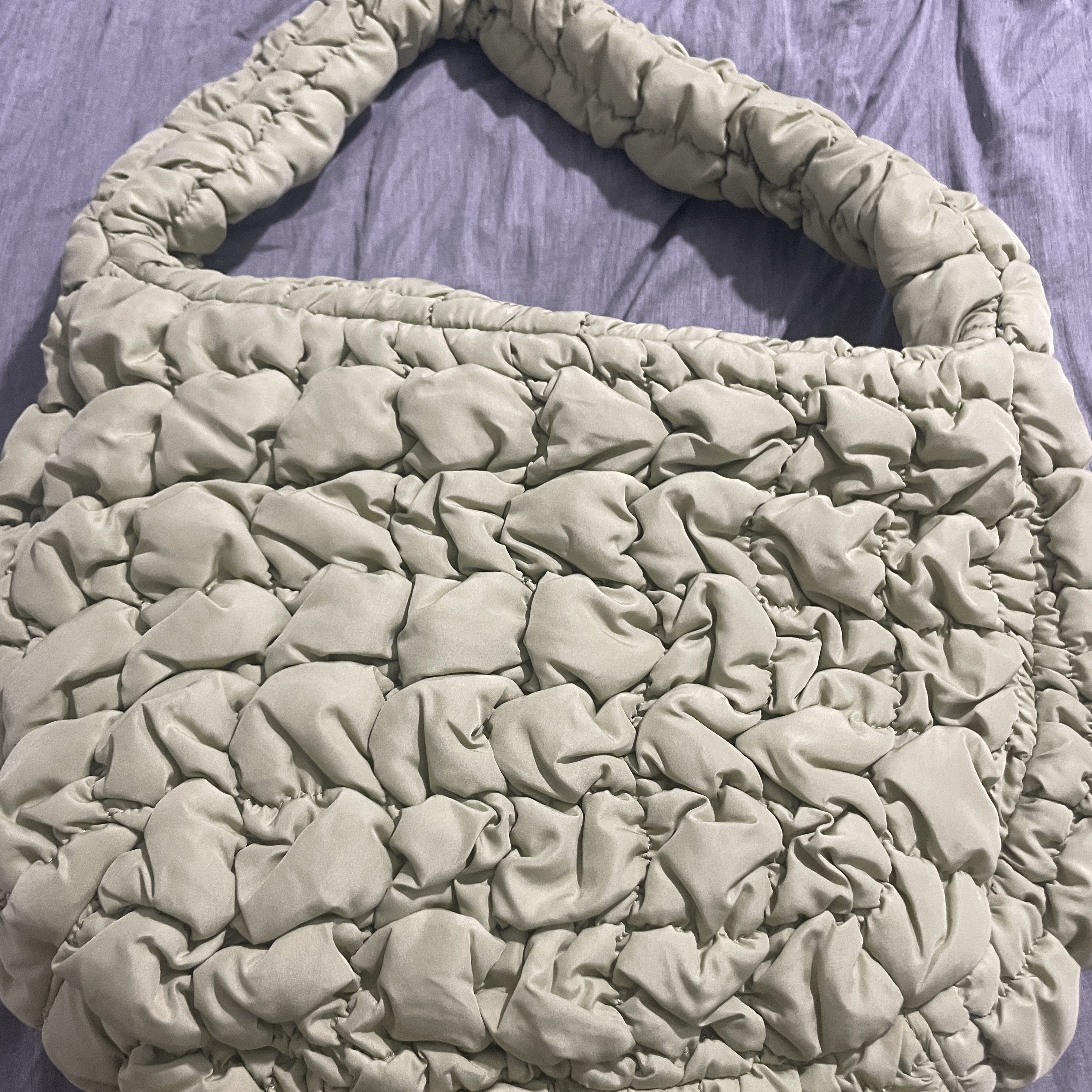 COS Quilted Mini Bag Light Green 착용 스타일