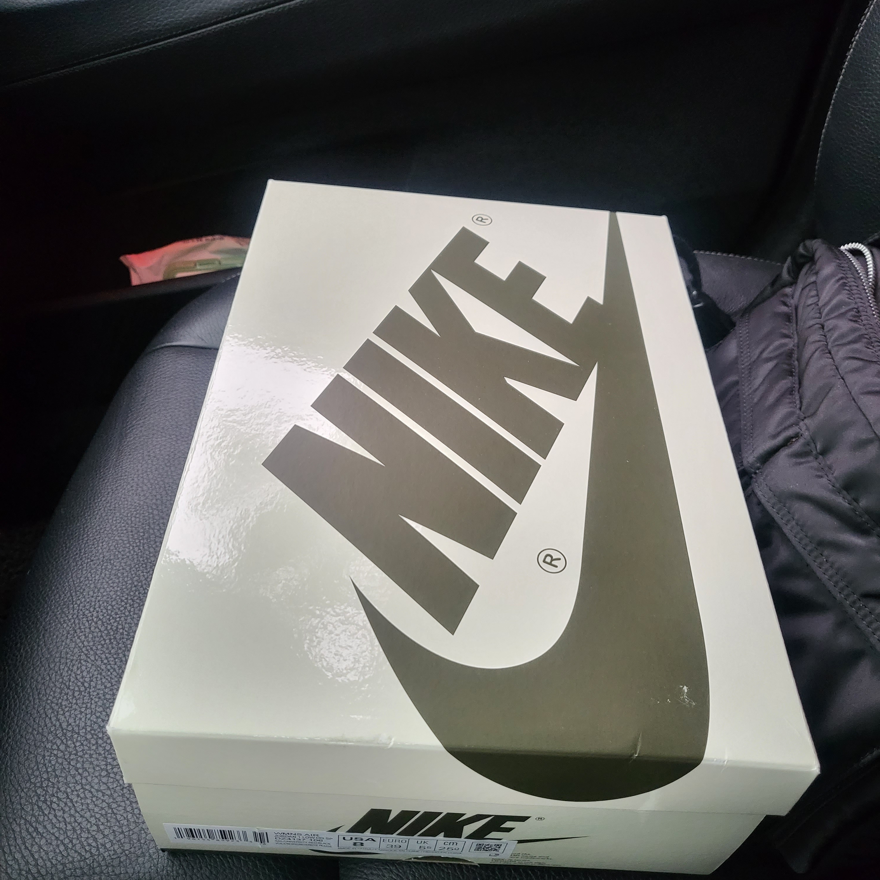 (W) Jordan 1 x Travis Scott Retro Low OG SP Medium Olive 착용 스타일 - 1
