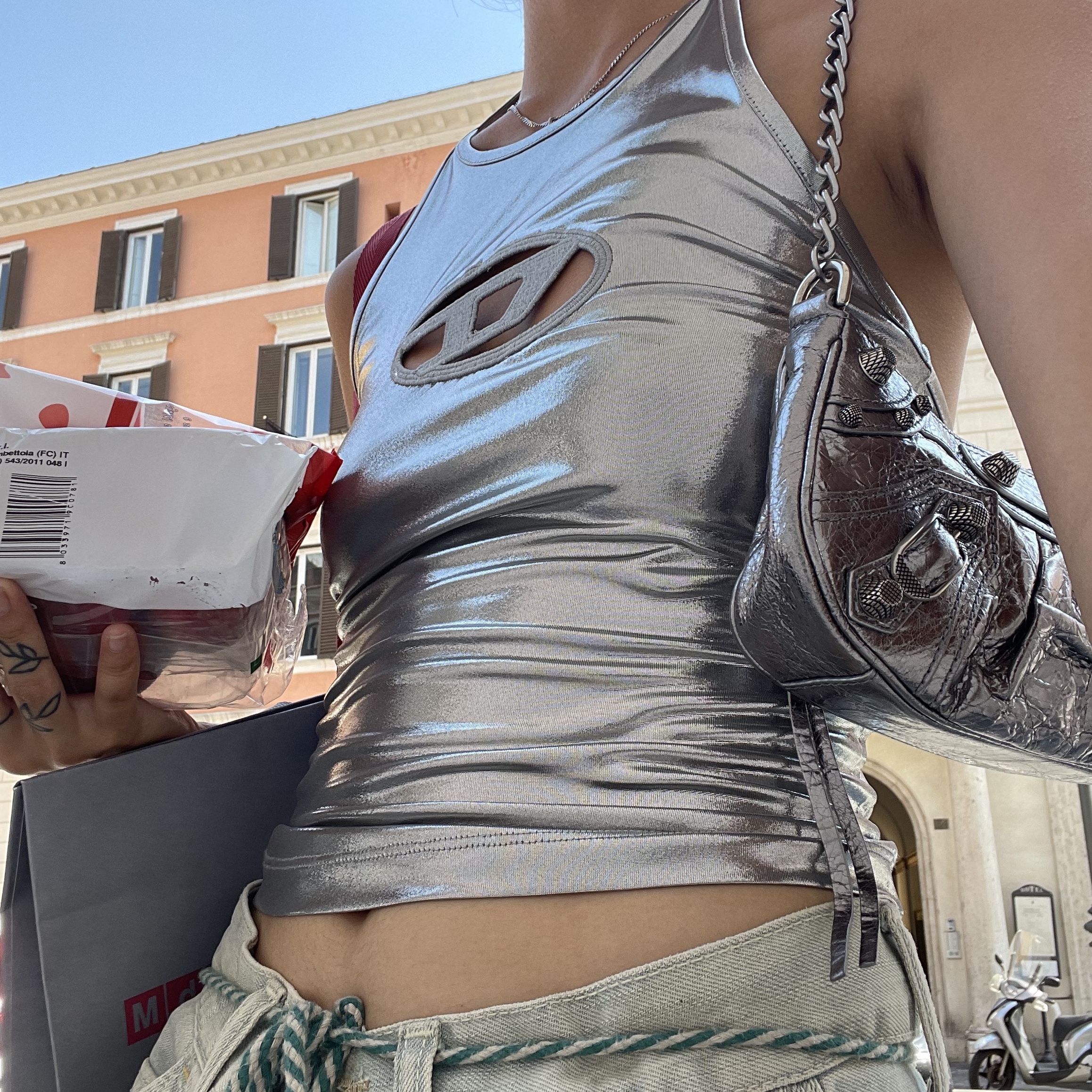 Balenciaga Crocodile Embossed Le Cagole Mini Purse with Chain Silver, (W) Diesel T-Salila-Od Logo Tank Top Silver 착용 스타일 - 3
