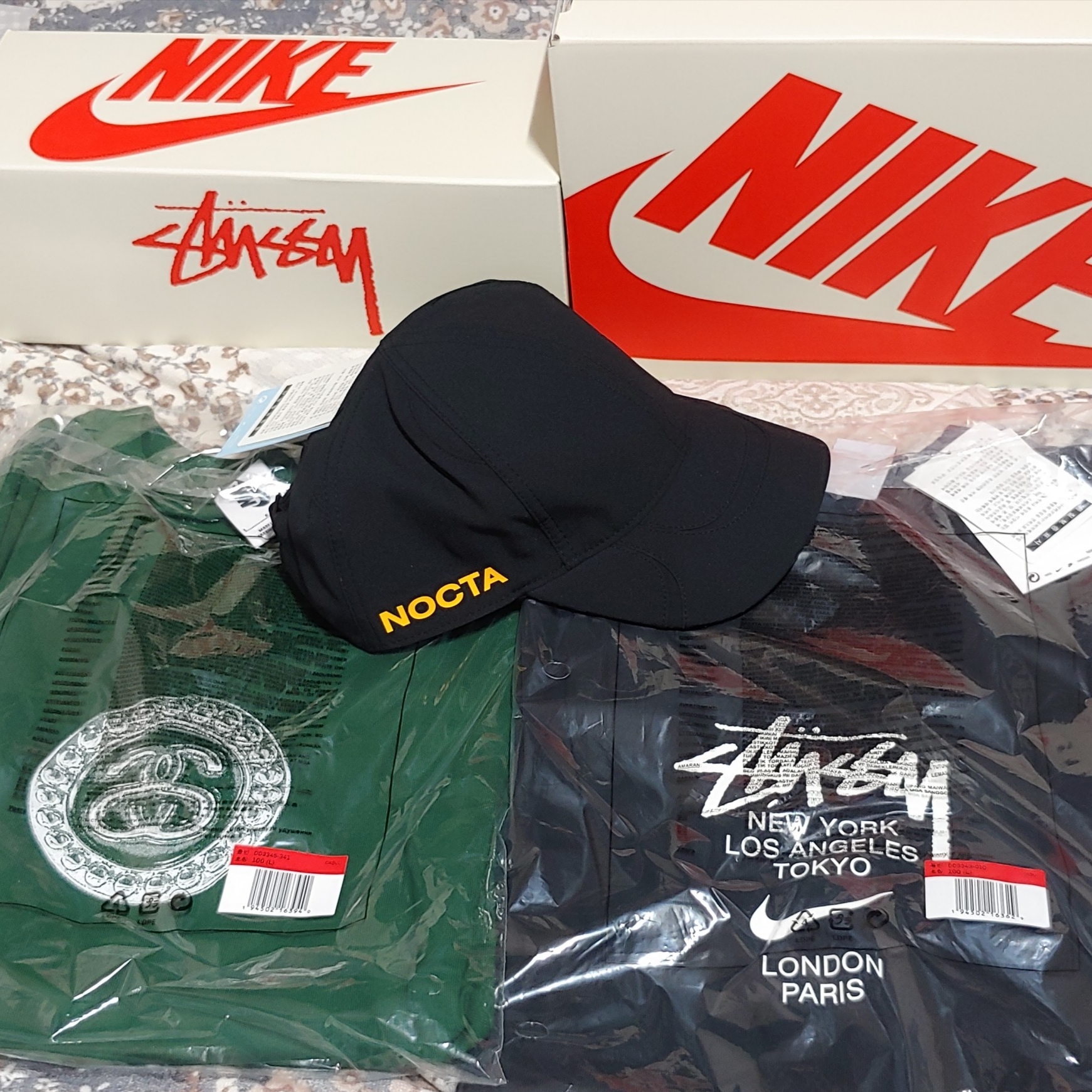 Nike x Drake Nocta Essential Cap Black, Nike x Stussy Big Swoosh LS T-Shirt Green - Asia 착용 스타일 - 1