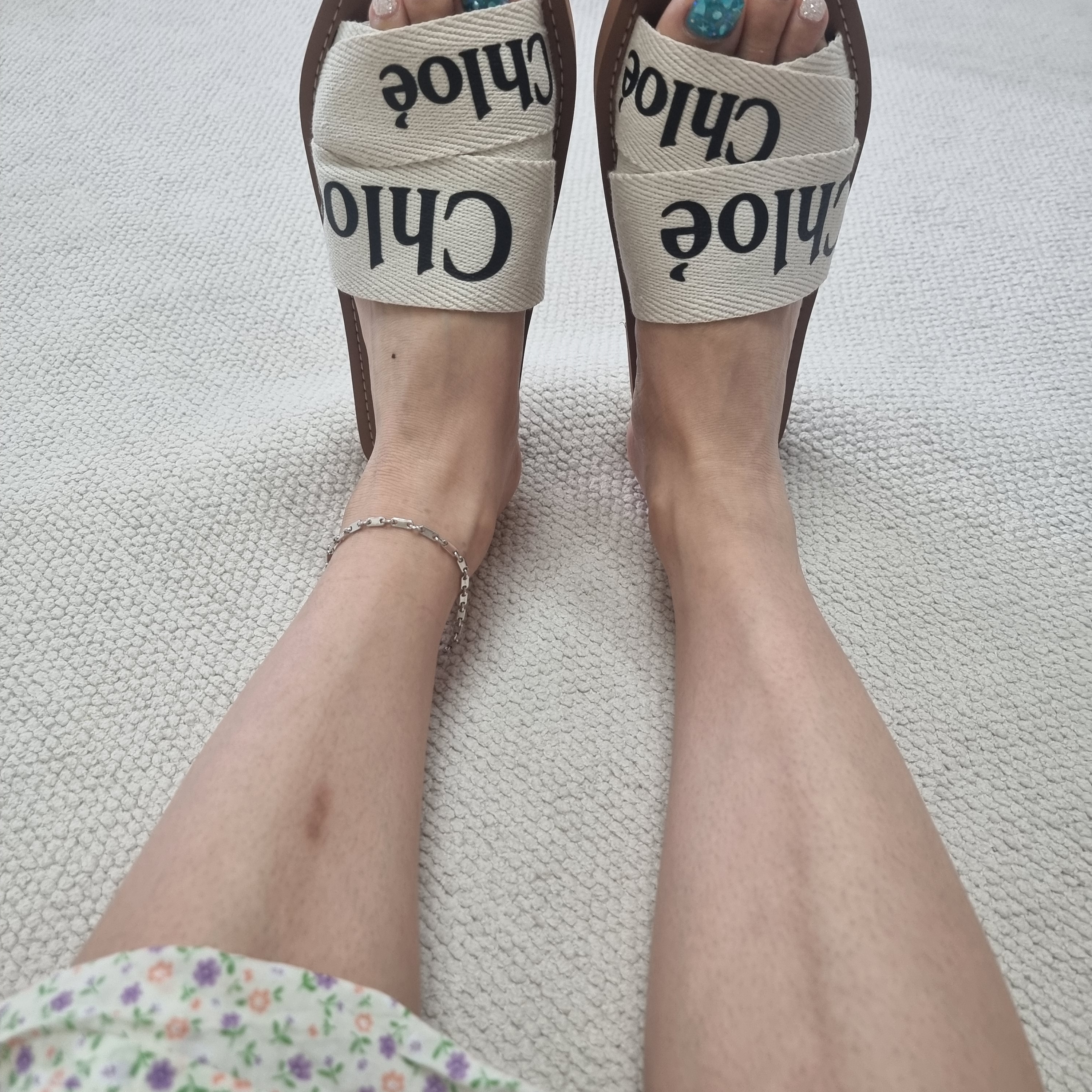 (W) Chloe Woody Flat Mule White 착용 스타일 - 1