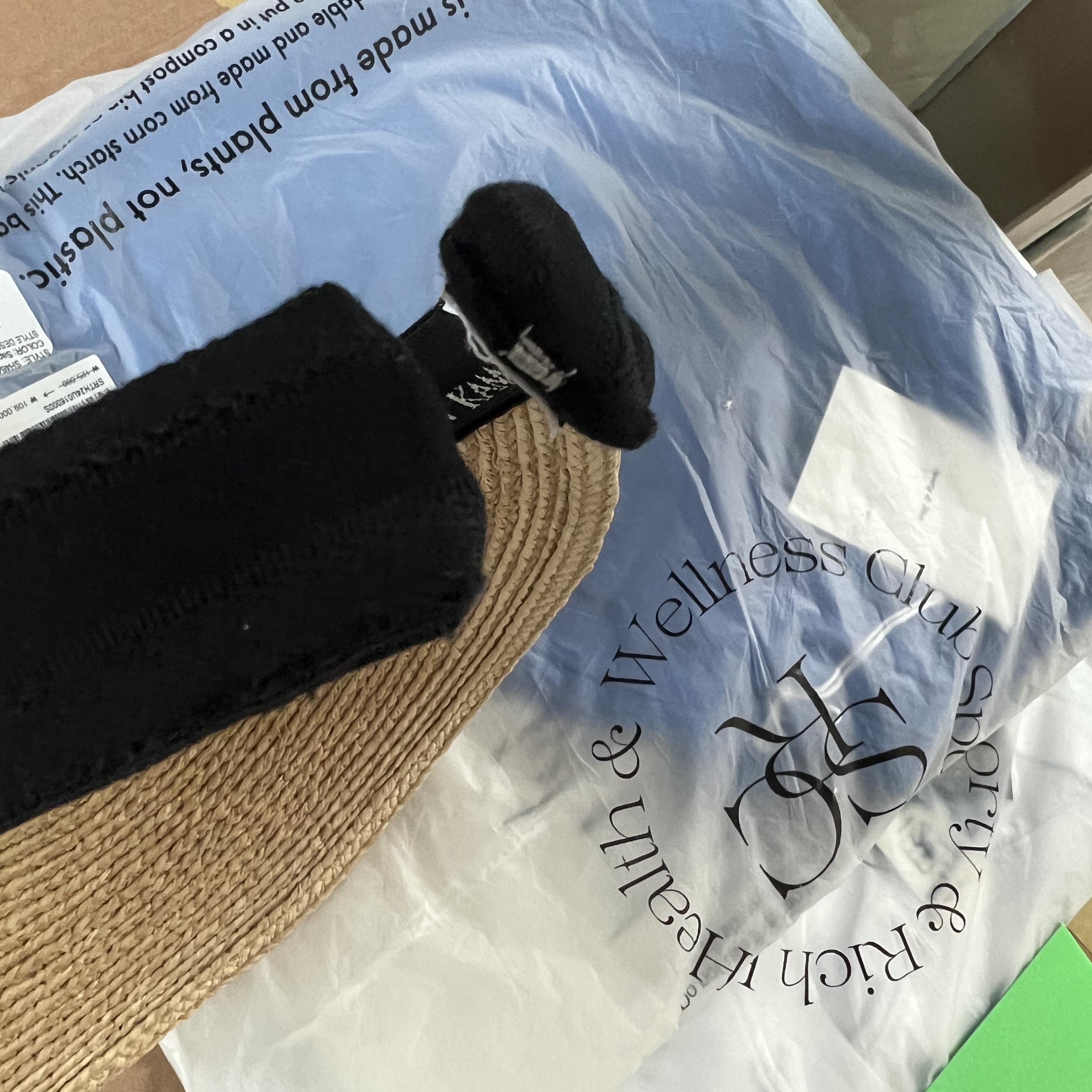 (W) Helen Kaminski Bianca Natural Black Logo 착용 스타일