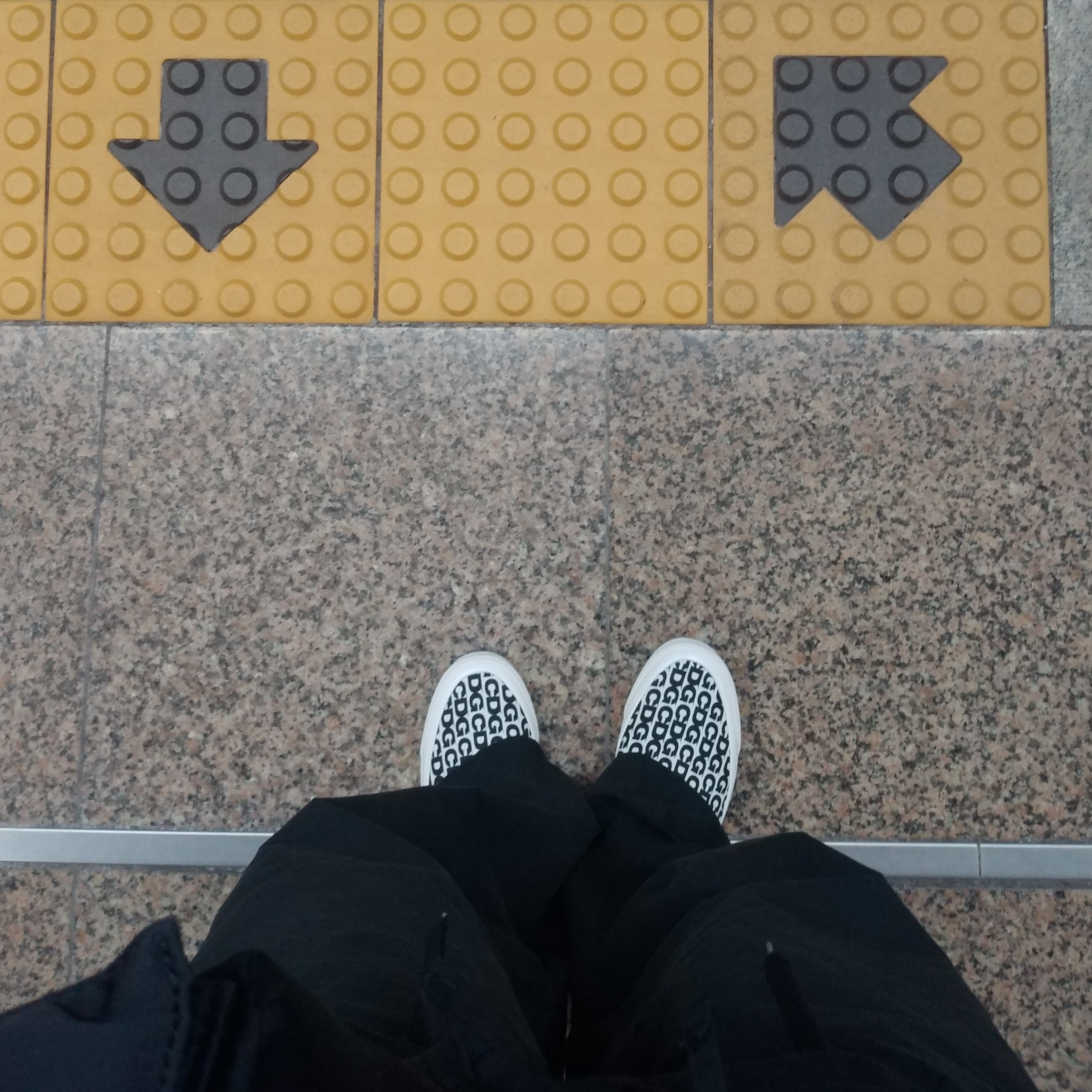 Vans Vault x CDG Slip-On LX White 착용 스타일