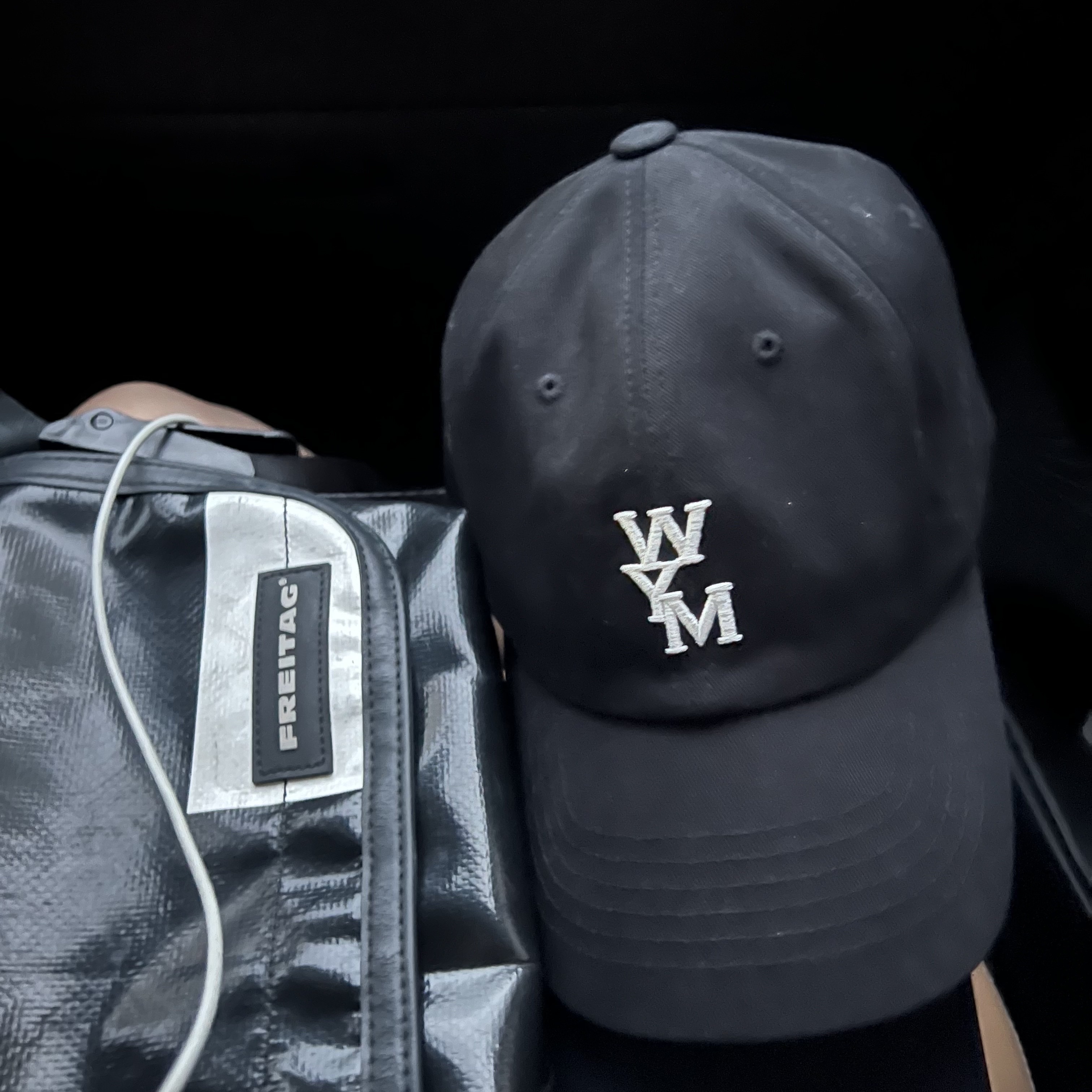 Wooyoungmi Logo Ball Cap Black 착용 스타일