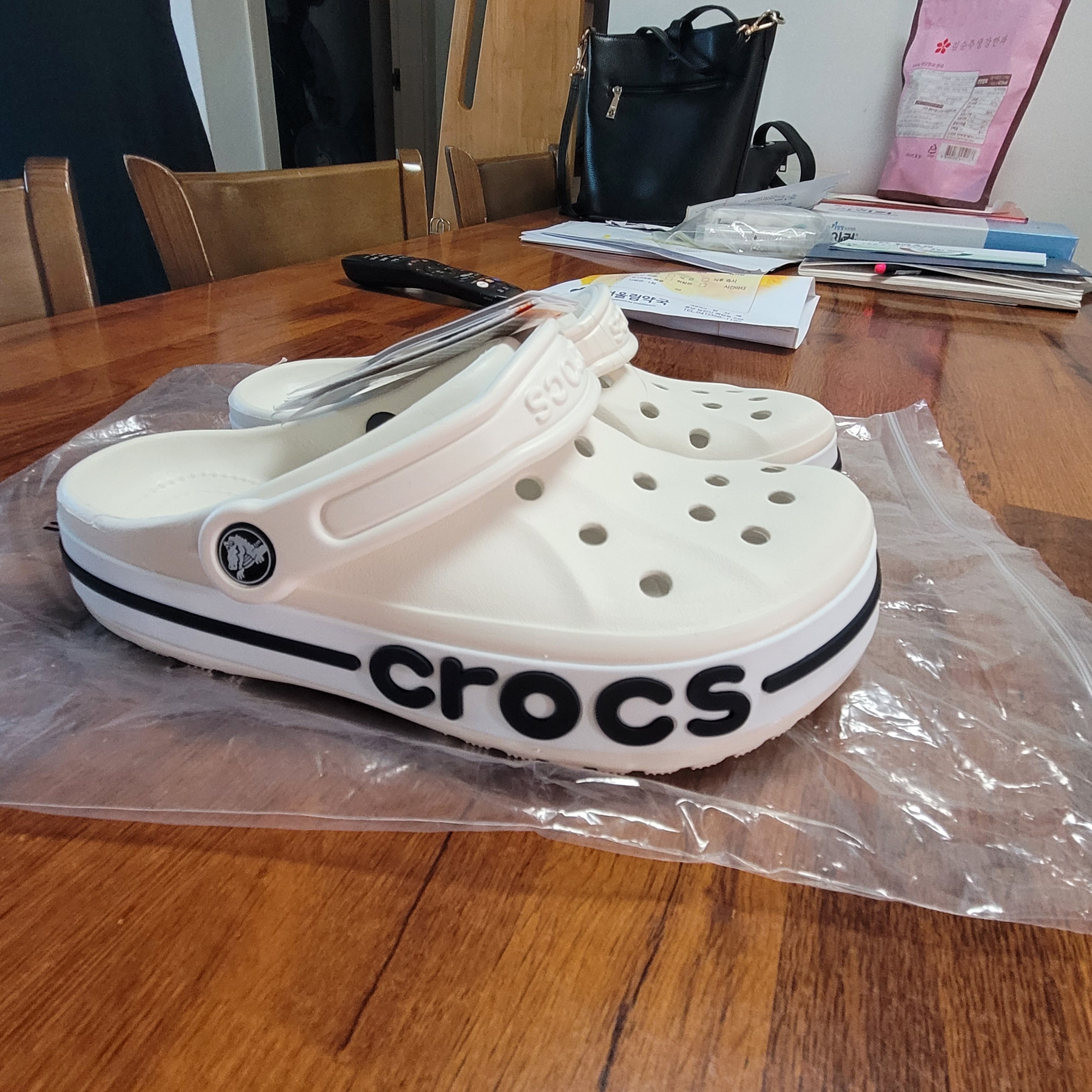 Crocs Bayaband Clog White Navy 착용 스타일