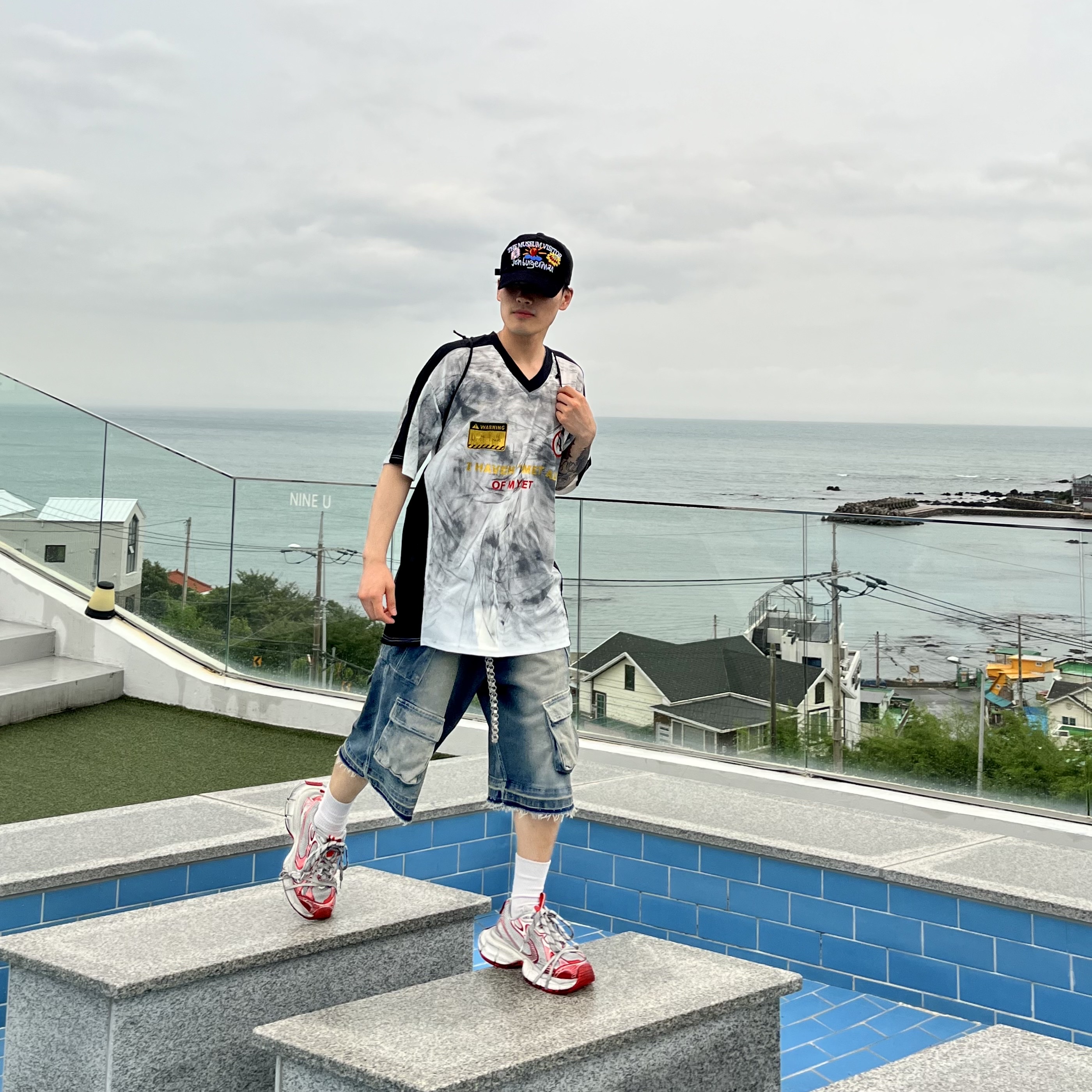 Nos Couleurs Washed Film Jersey T-Shirt White, Balenciaga 3XL Sneakers White Red 착용 스타일 - 1
