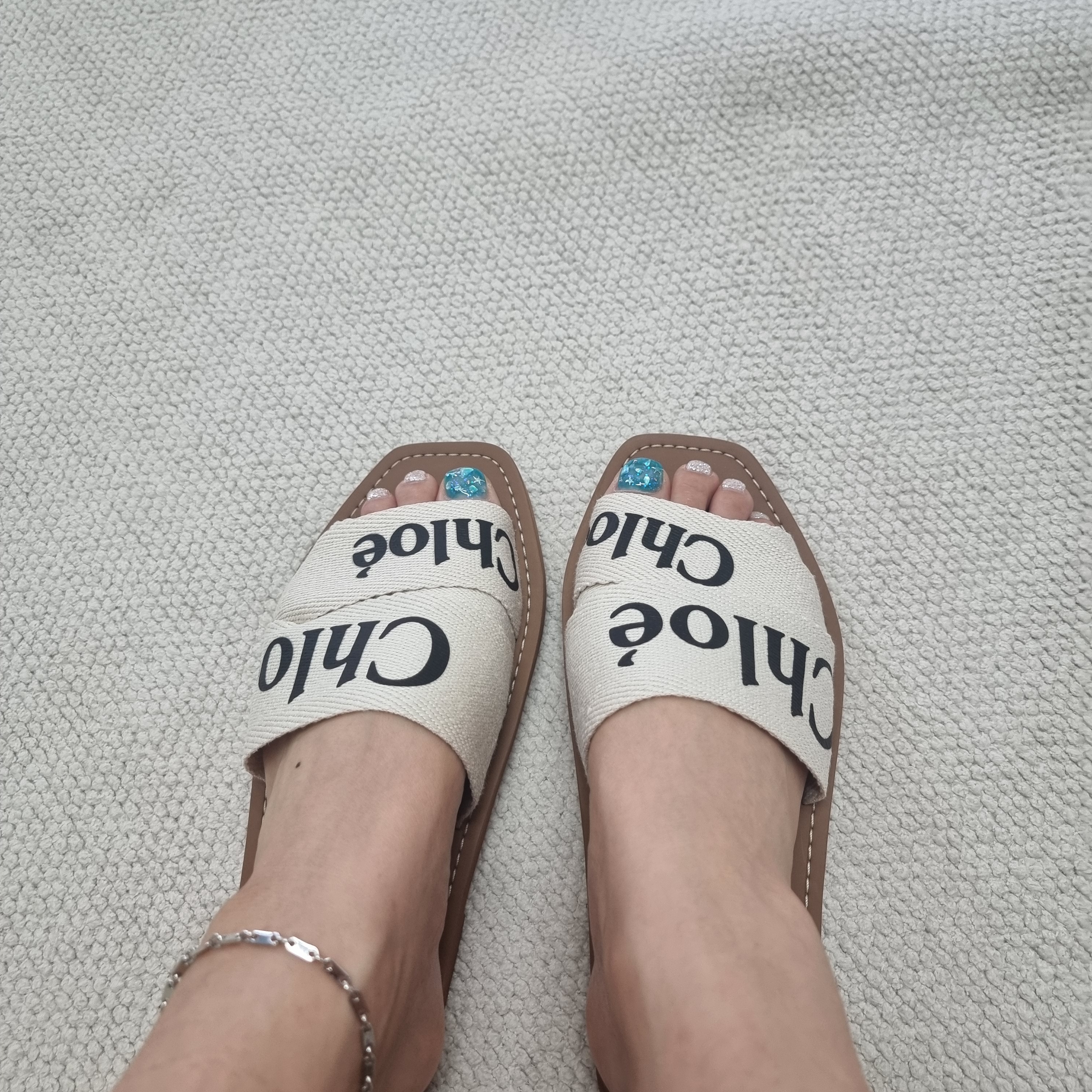 (W) Chloe Woody Flat Mule White 착용 스타일 - 2
