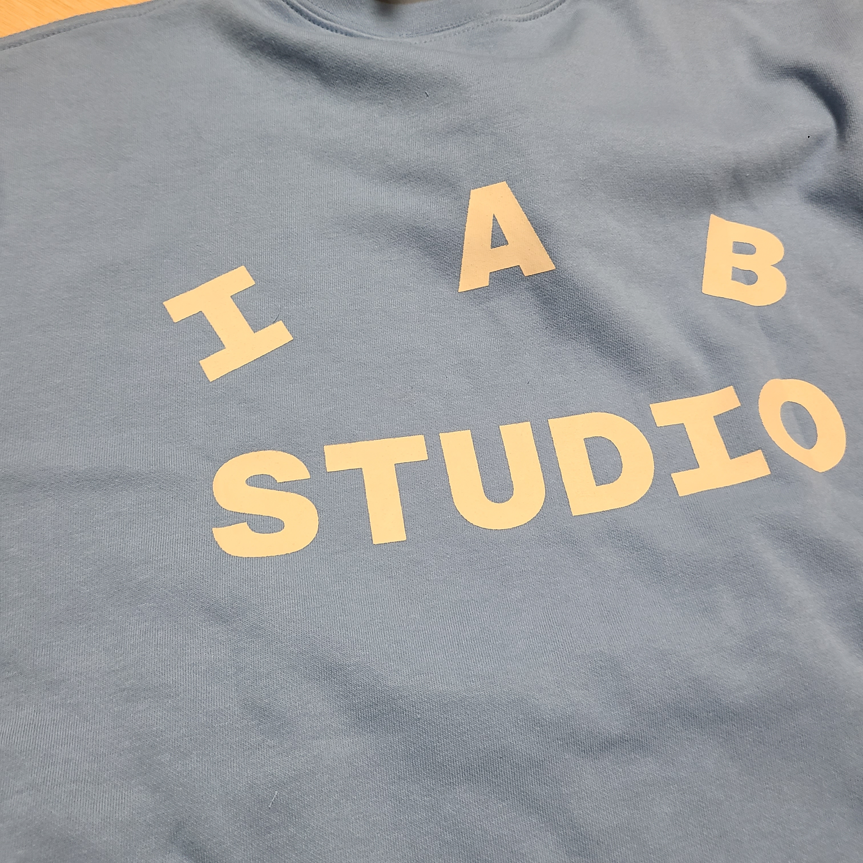 IAB Studio x Netflix SS T-Shirt Blue, IAB Studio 10th Anniversary T-Shirts Pack White & Black (2 Pack) 착용 스타일 - 1