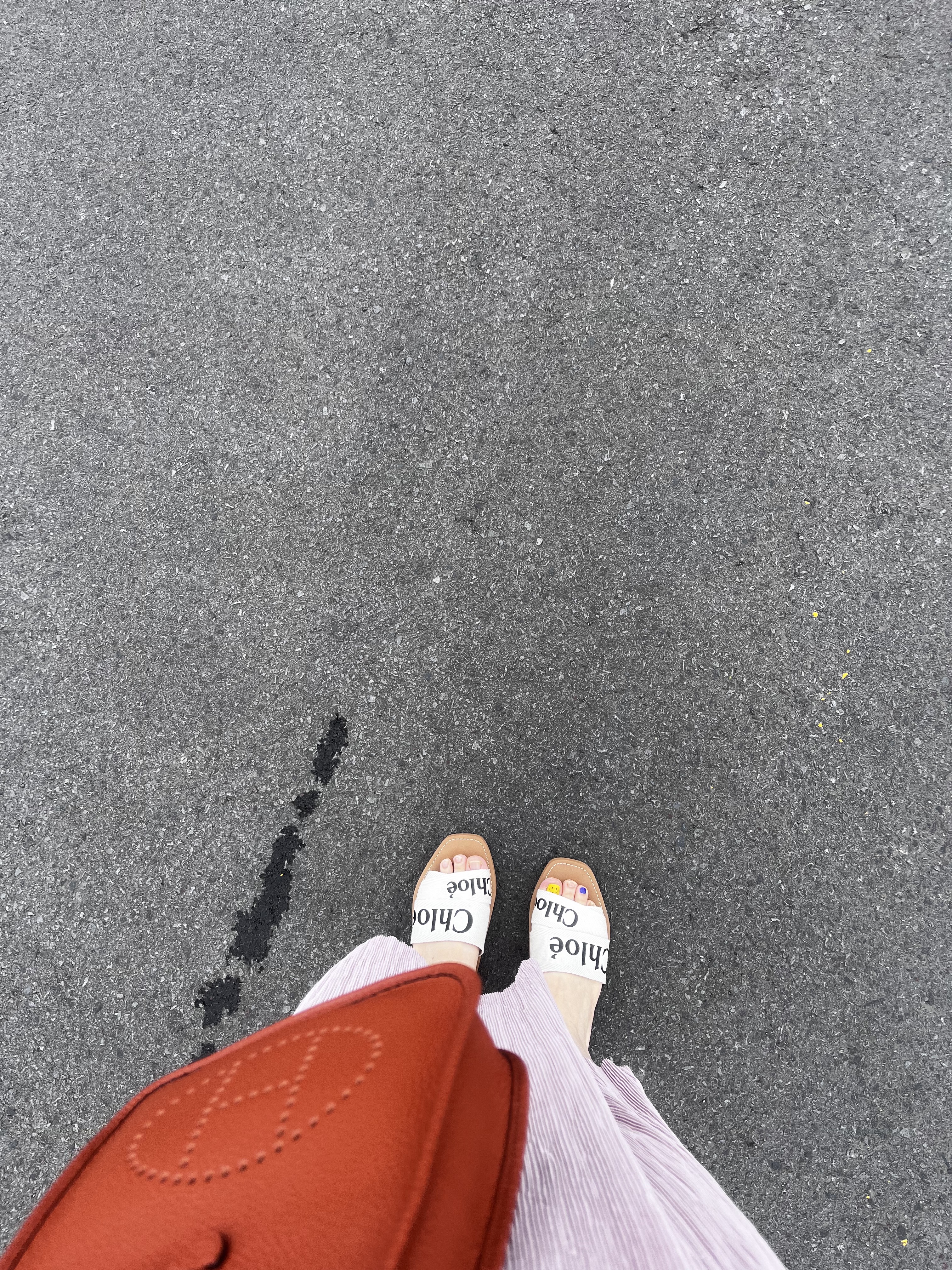 (W) Chloe Woody Flat Mule White 착용 스타일