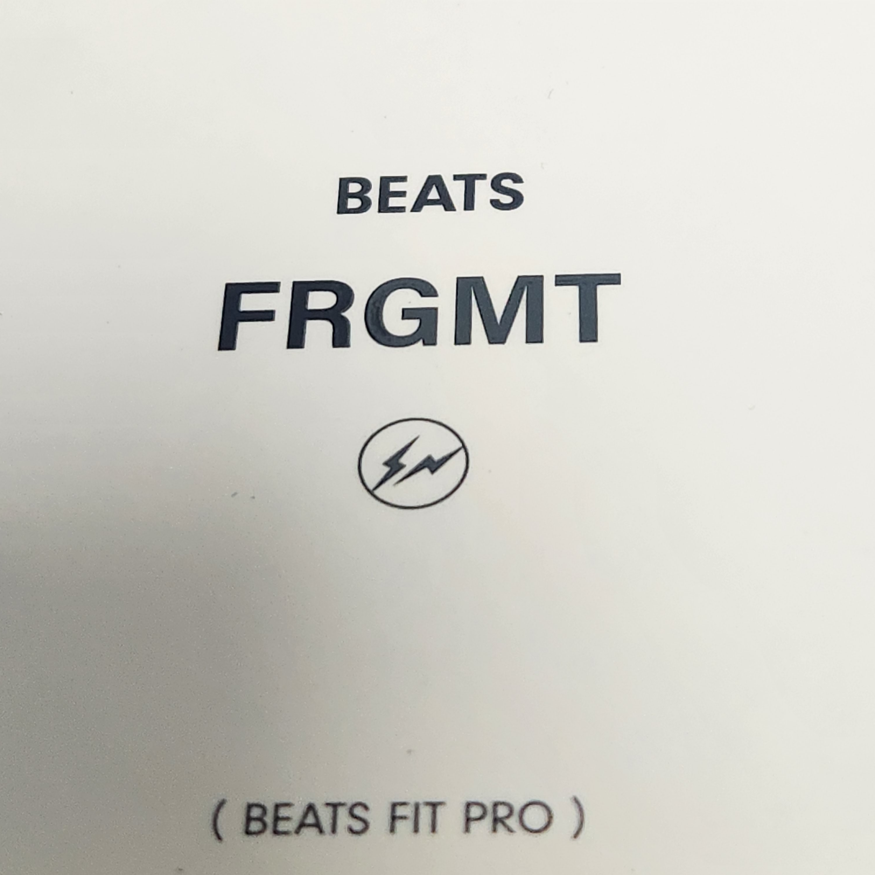 Beats x Fragment Design Fit Pro Special Edition Pure White (Korean Ver.) 착용 스타일