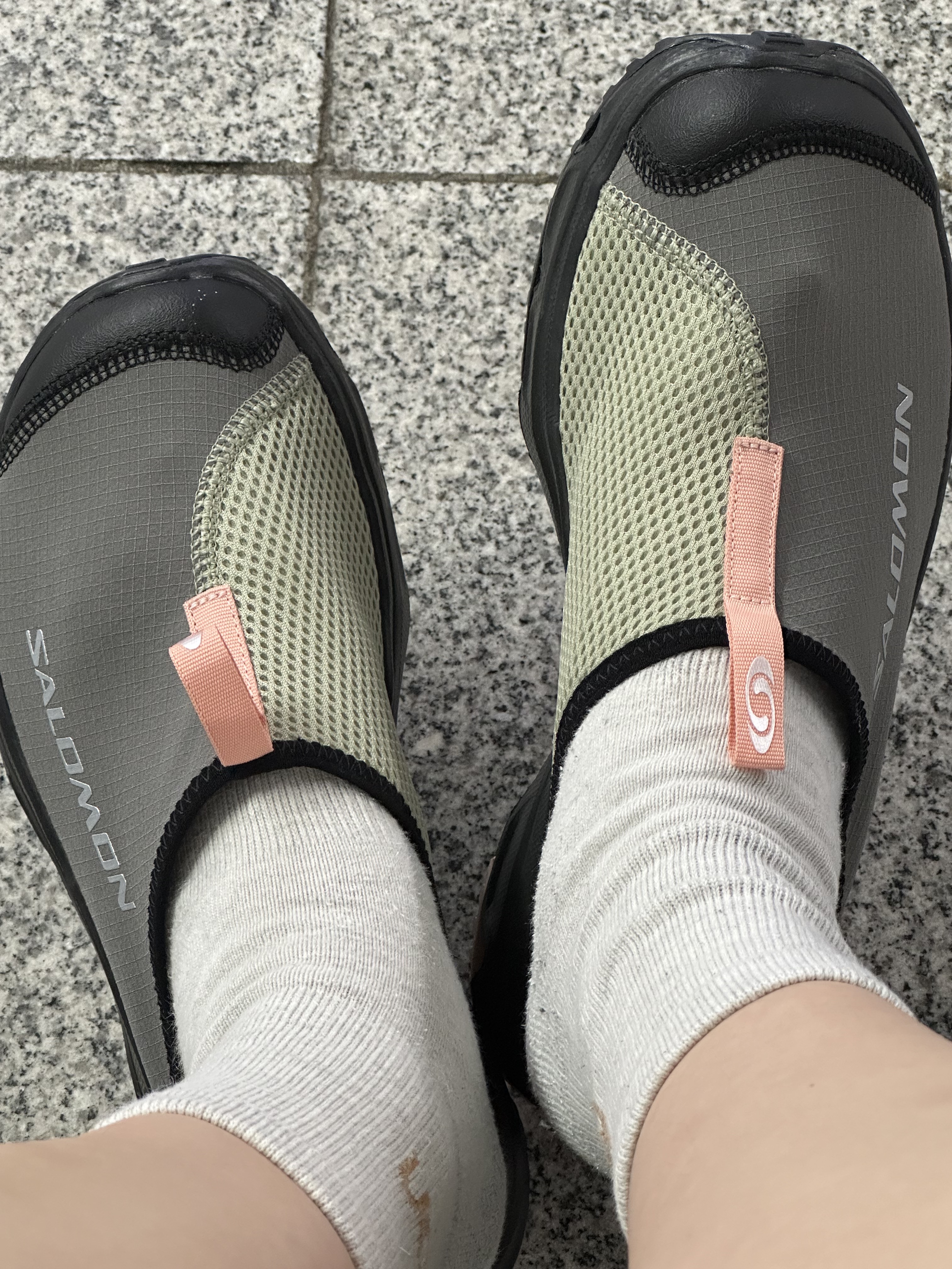Salomon RX Slide 3.0 Pewter 착용 스타일