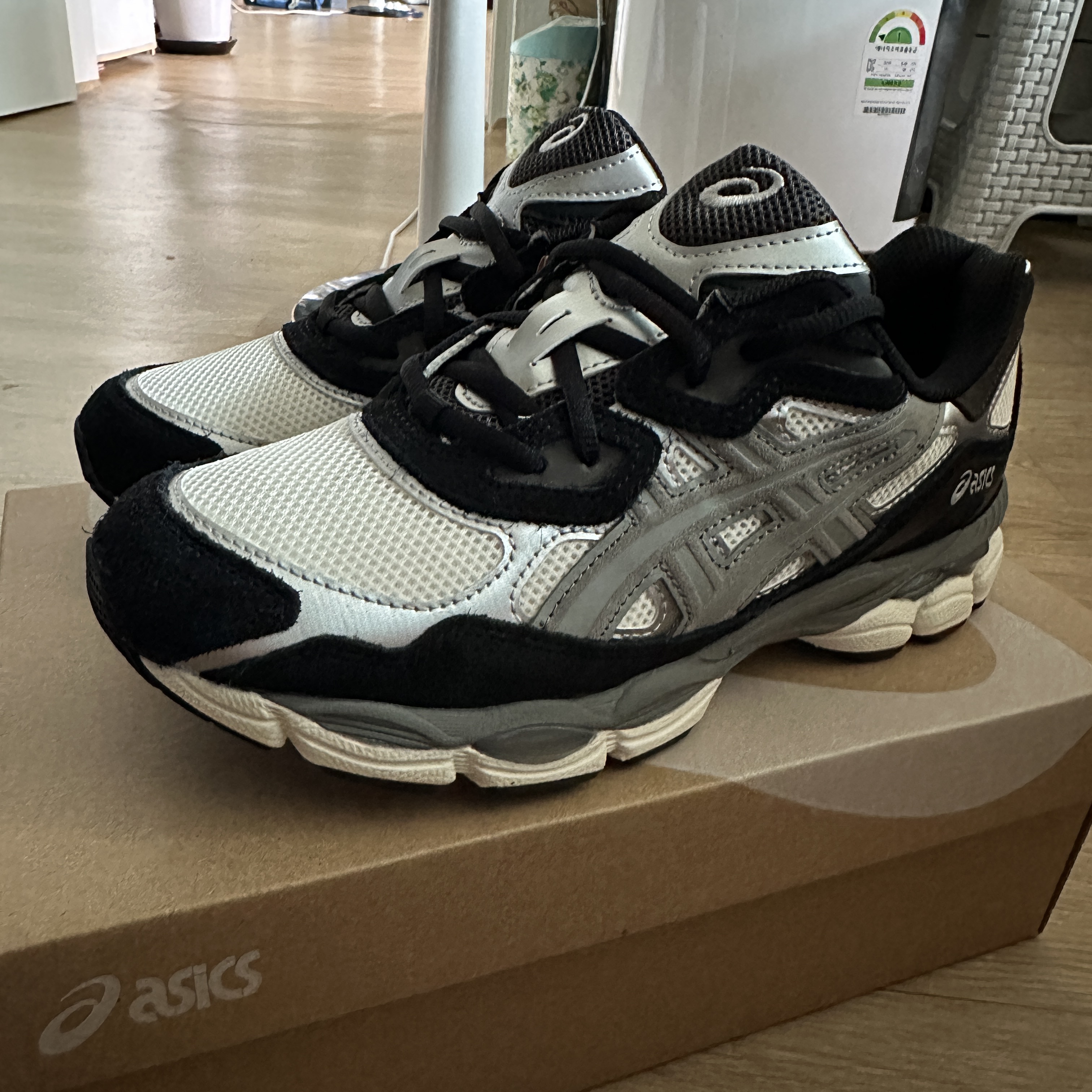 Asics Gel-NYC Ivory Clay Grey 착용 스타일 - 3