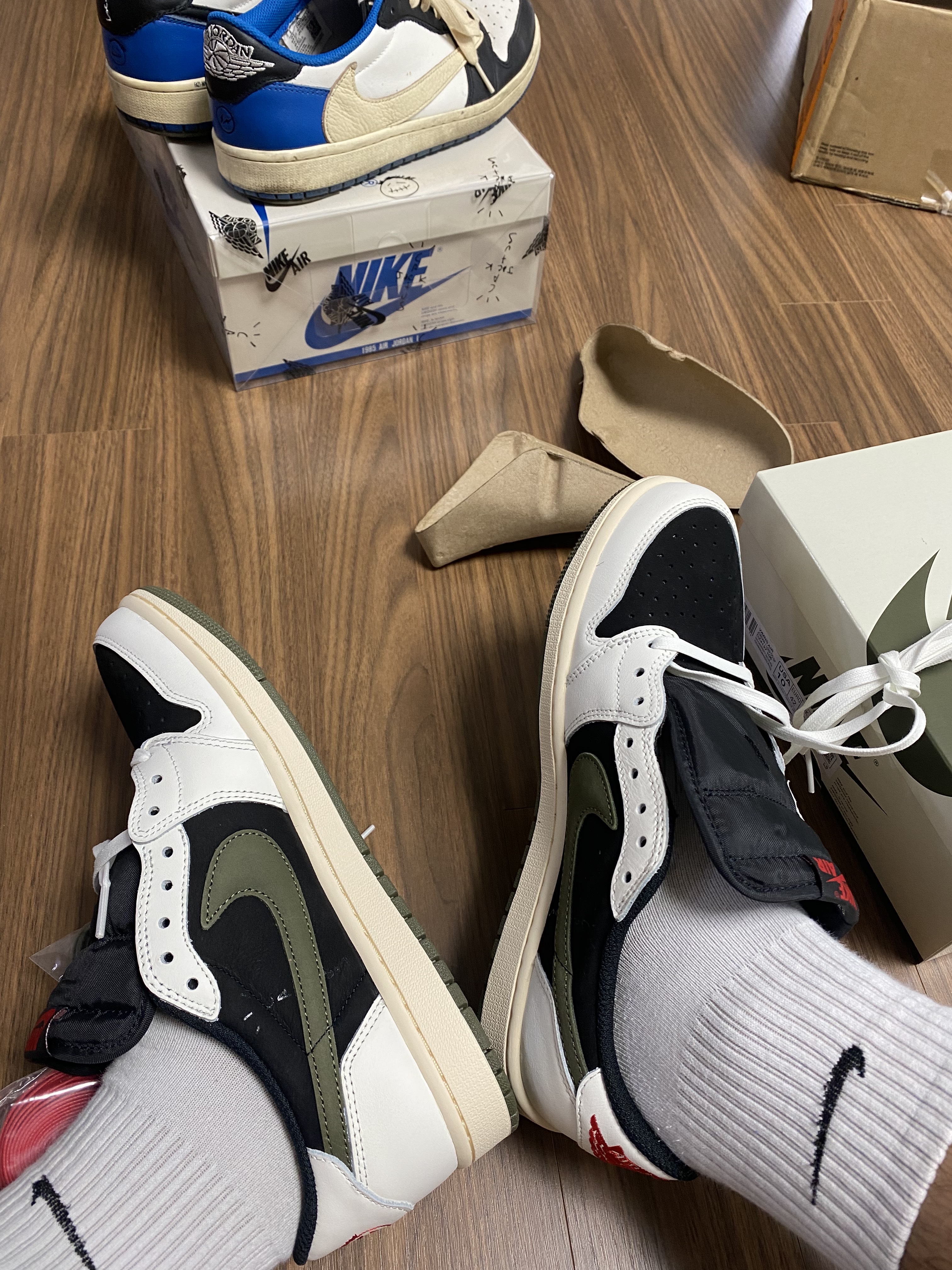Jordan 1 x Travis Scott x Fragment Retro Low OG SP Military Blue, (W) Jordan 1 x Travis Scott Retro Low OG SP Medium Olive 착용 스타일