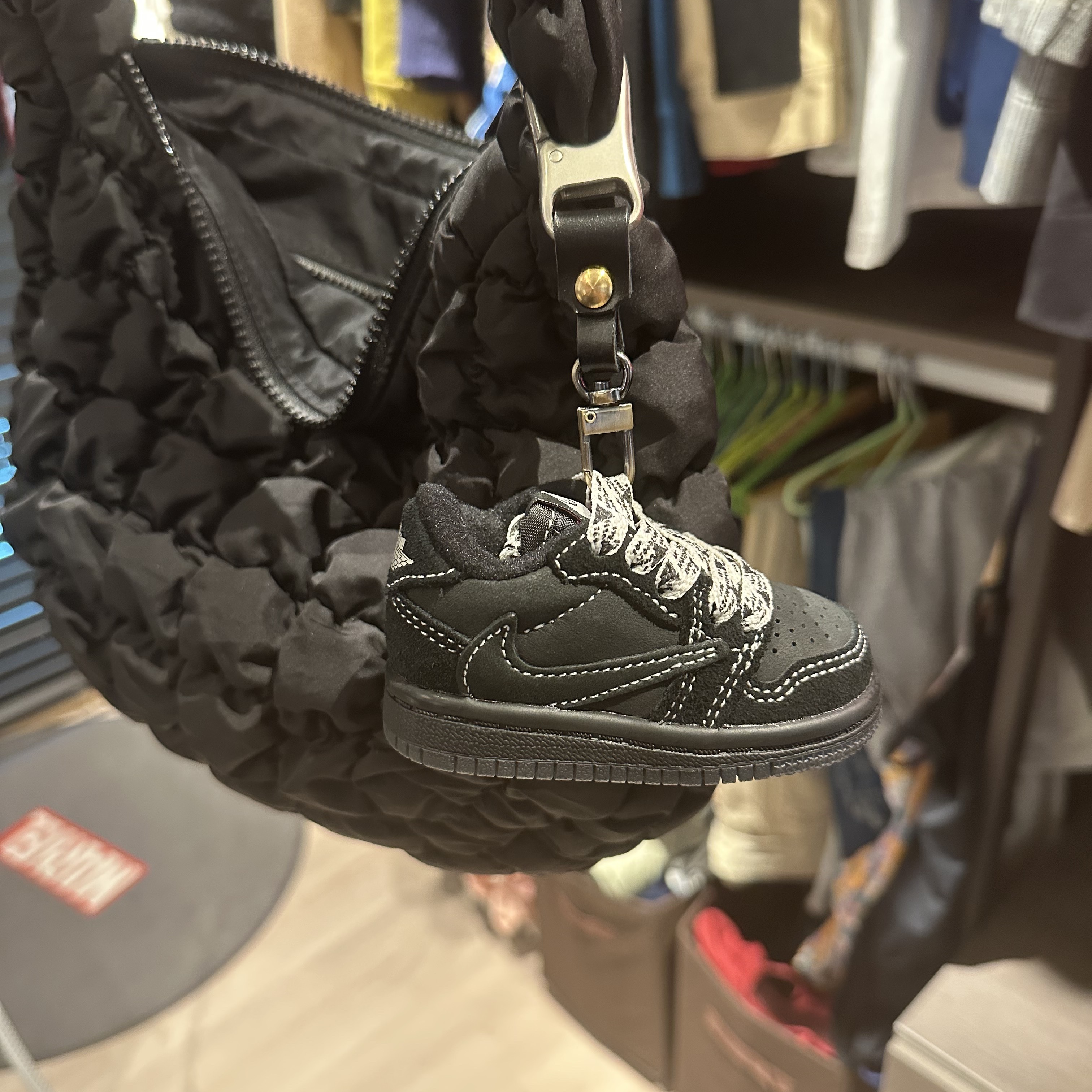 (TD) Jordan 1 x Travis Scott Retro Low OG SP Black Phantom 착용 스타일