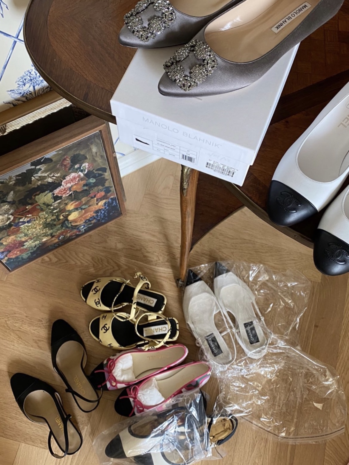(W) Chanel Slingbacks Lambskin Patent Calfskin & White Black, (W) Chanel Slingbacks Goatskin Grosgrain & Black 착용 스타일