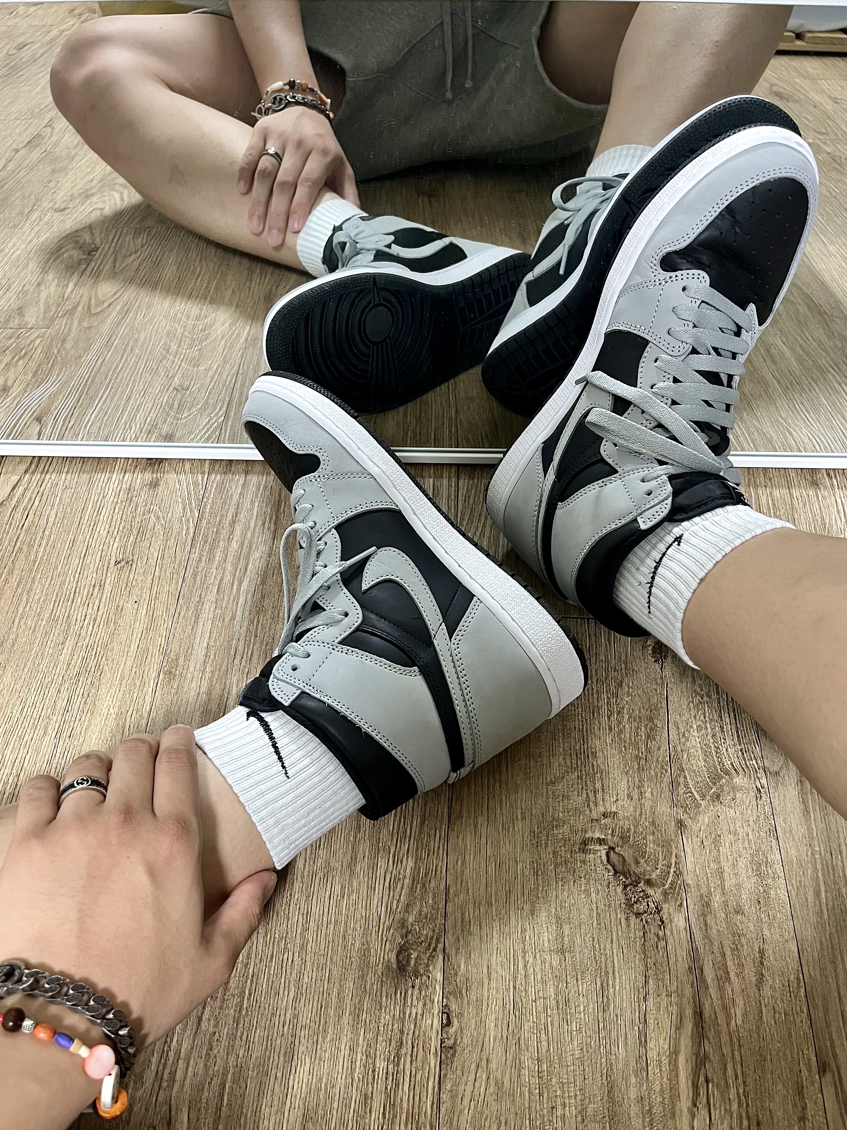 Jordan 1 Retro High OG Shadow 2.0, Essentials The Core Collection Sweatshorts Heather Oatmeal 착용 스타일