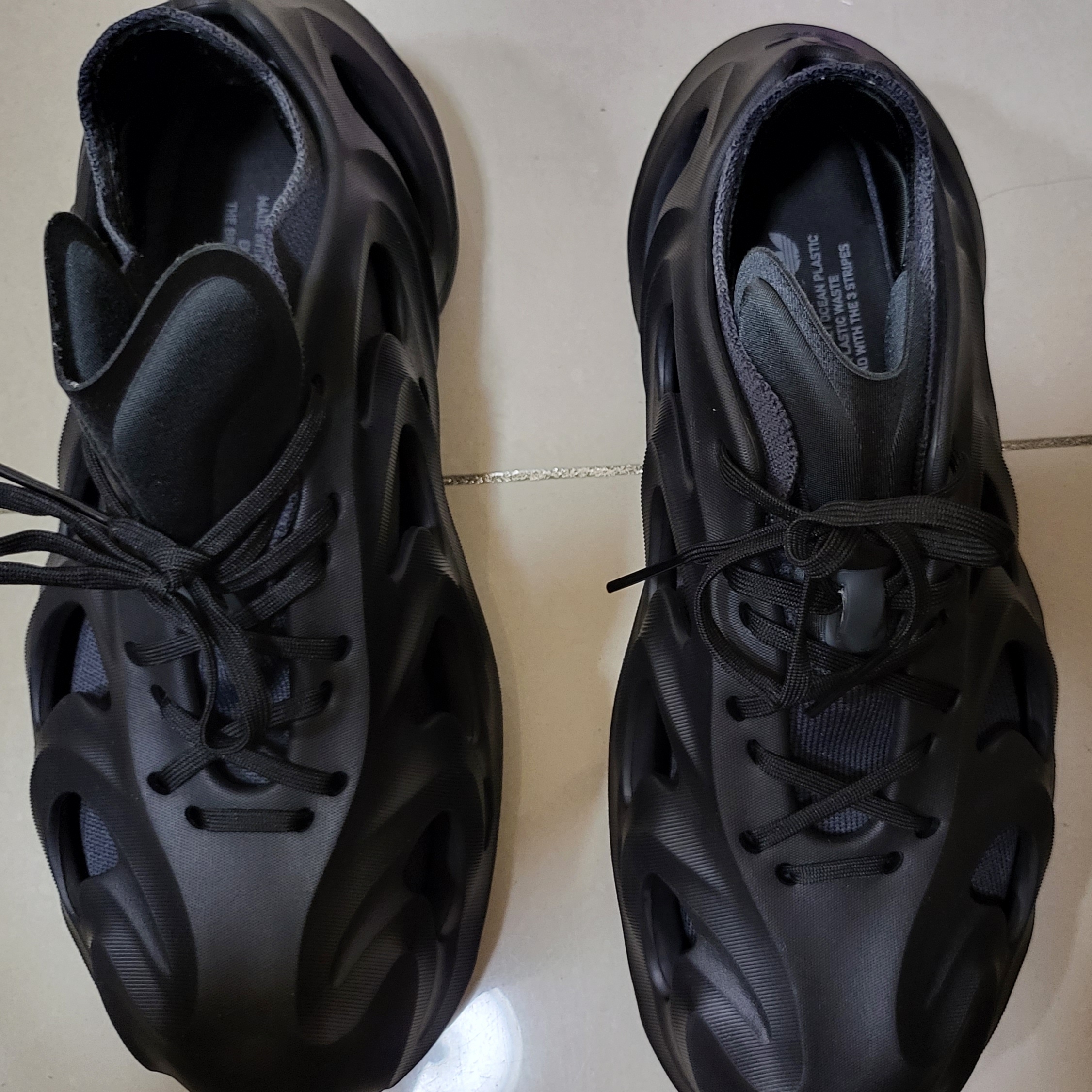 Adidas Adifom Q Core Black Carbon 착용 스타일