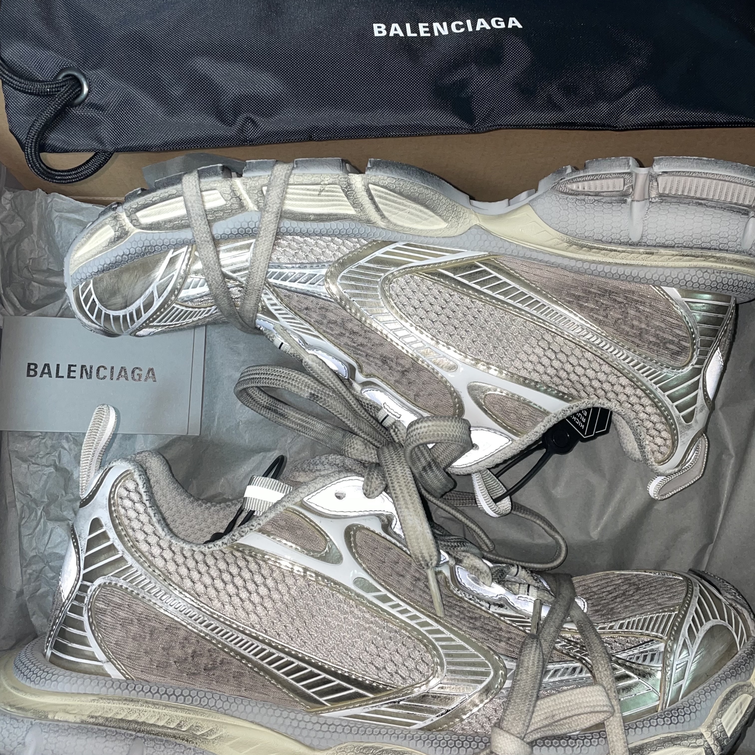 Balenciaga 3XL Sneakers Light Beige 착용 스타일 - 1