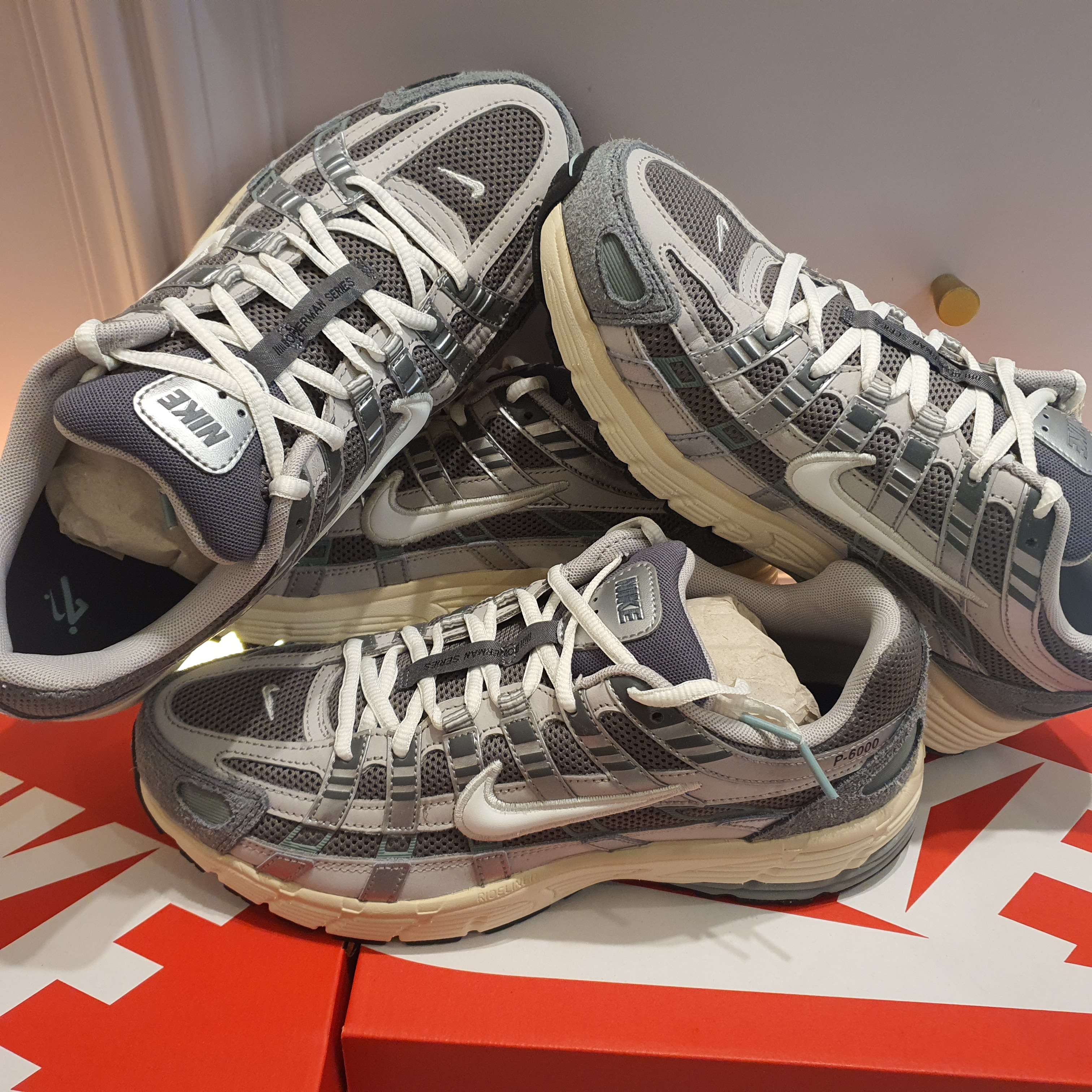 Nike P-6000 Flat Pewter Light Iron Ore 착용 스타일