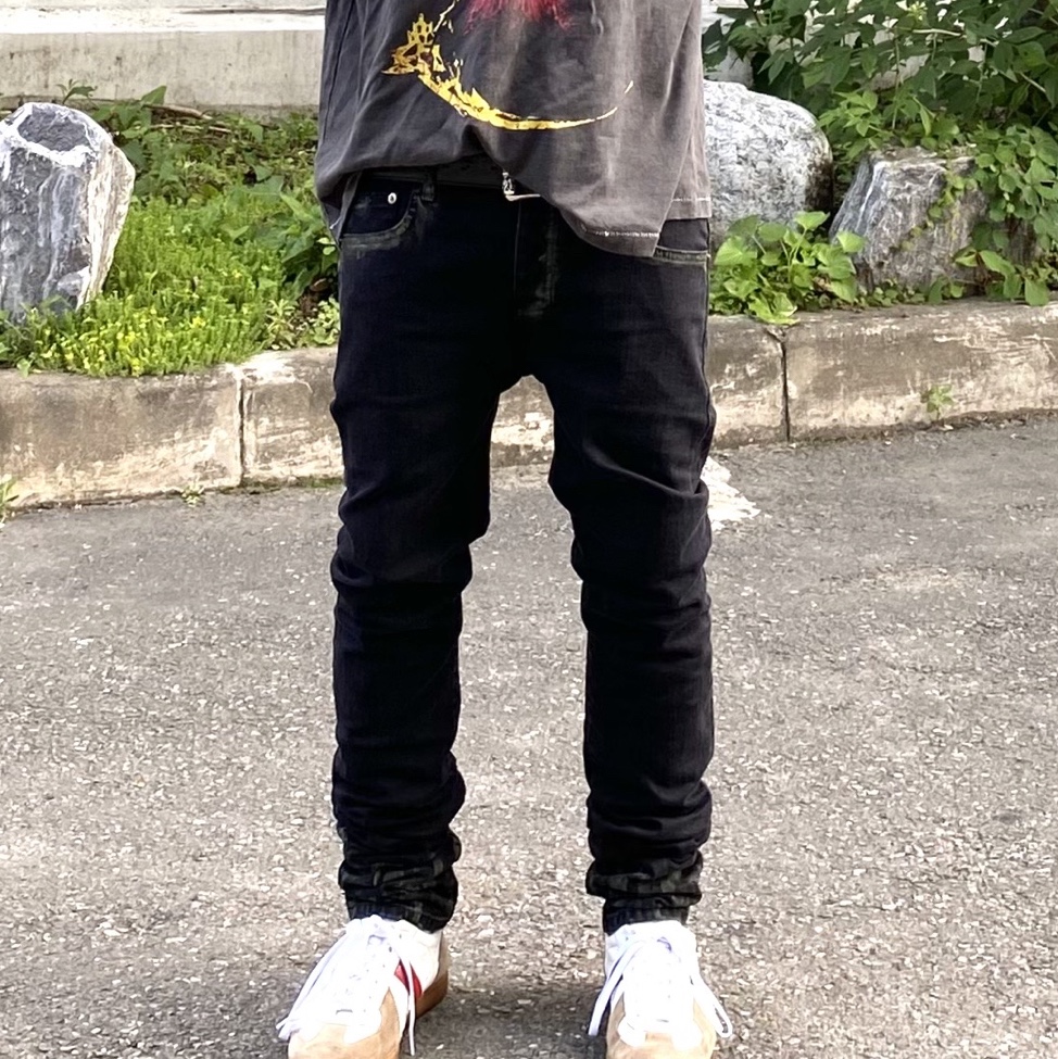 Undermycar Sticky Mud Painting Slim Fit Black Jeans Muddy - 23SS 착용 스타일