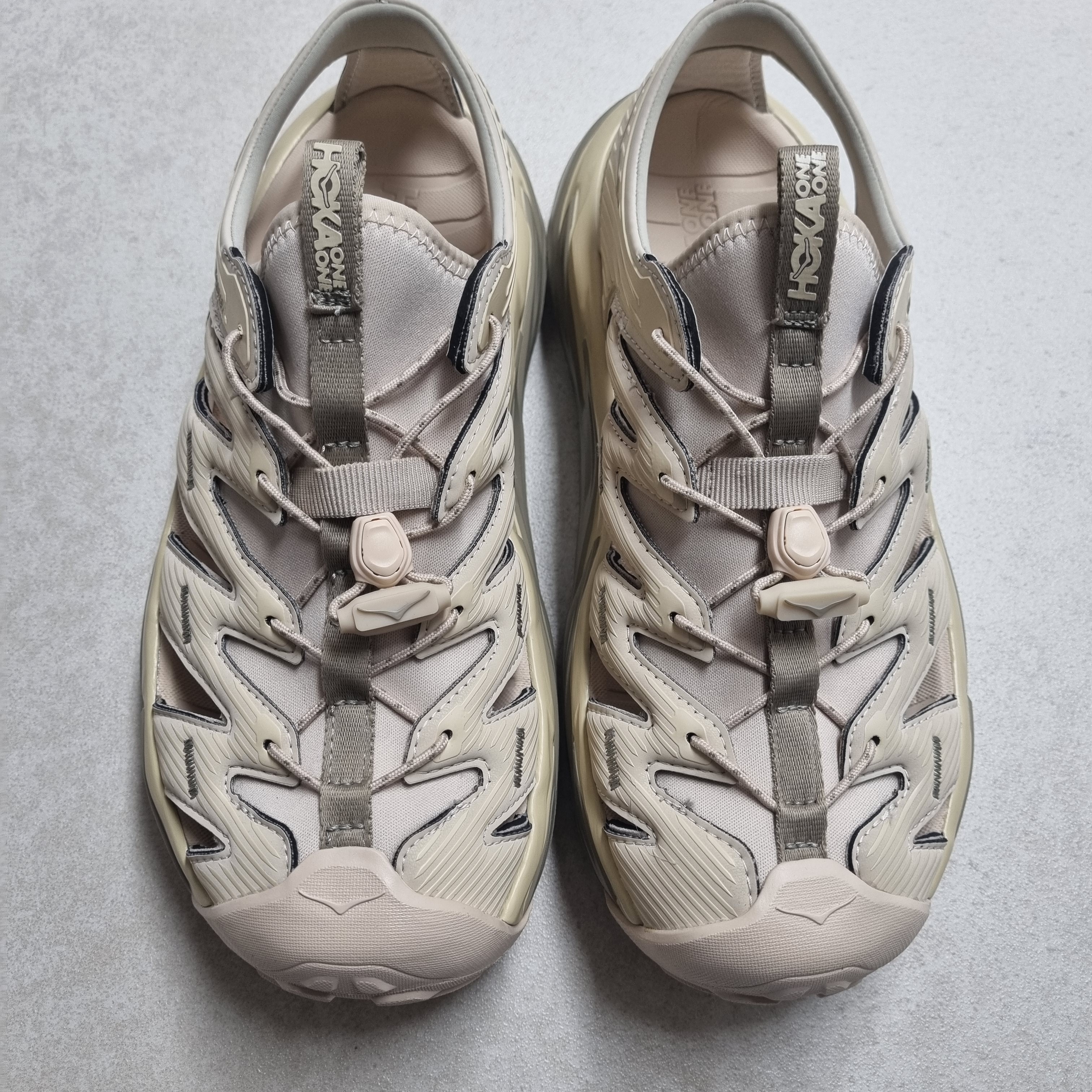 Hoka Hopara Shifting Sand Dune 착용 스타일 - 1