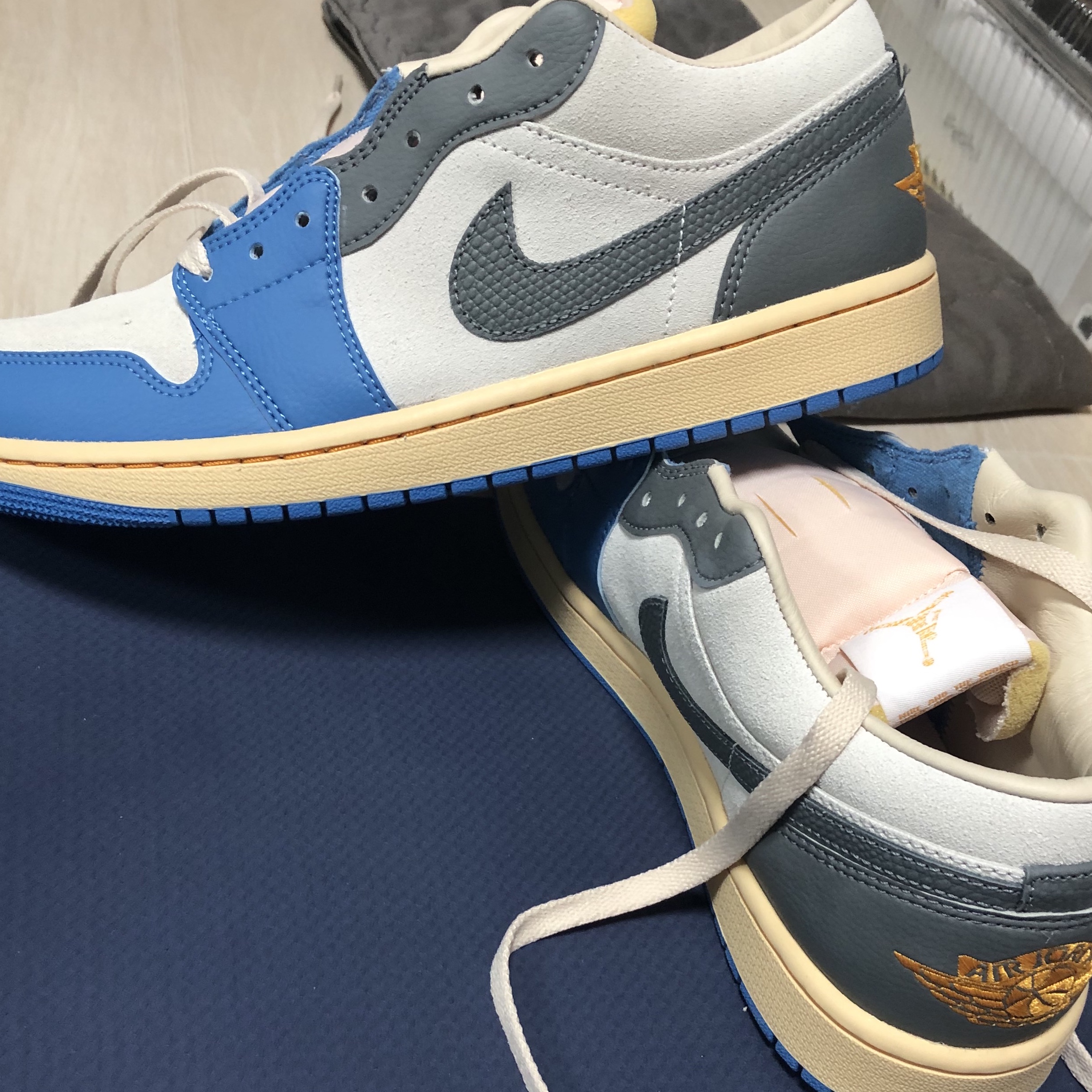 Jordan 1 Low SE Tokyo 96 착용 스타일 - 2