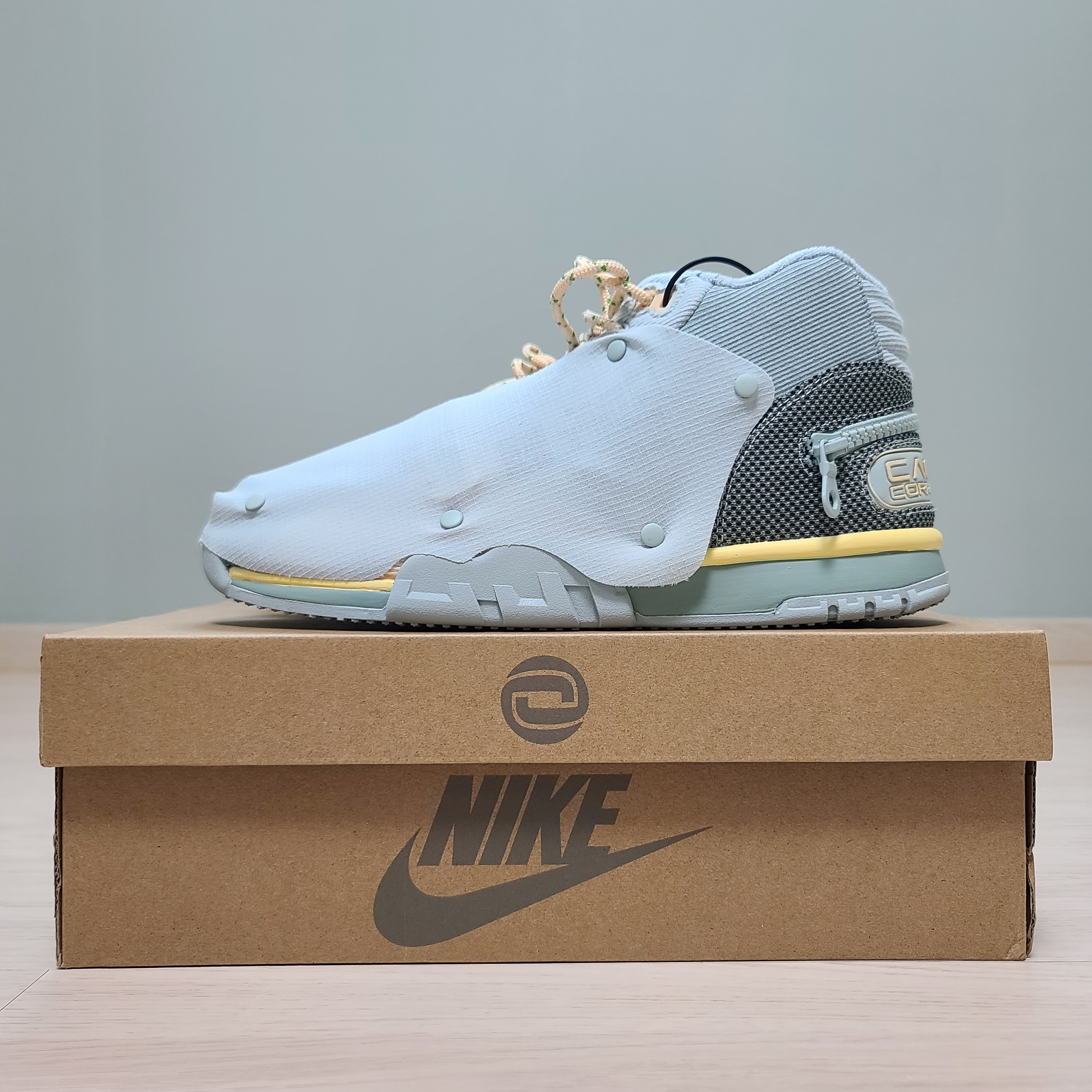 Nike x Travis Scott Nike Air Trainer 1 Grey Haze and Dusty Sage 착용 스타일 - 1