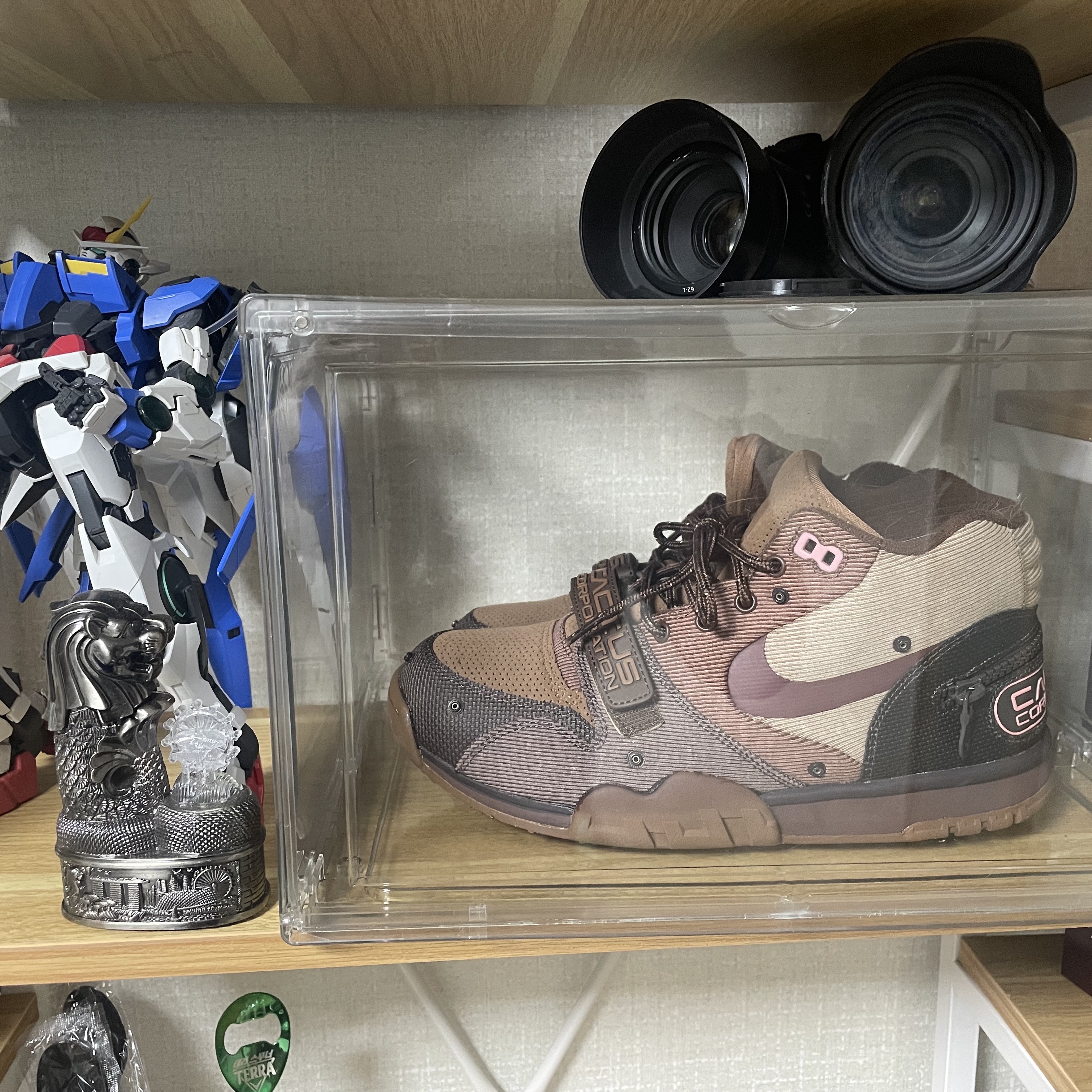 Nike x Travis Scott Air Trainer 1 Archaeo Brown and Rust Pink 착용 스타일 - 1