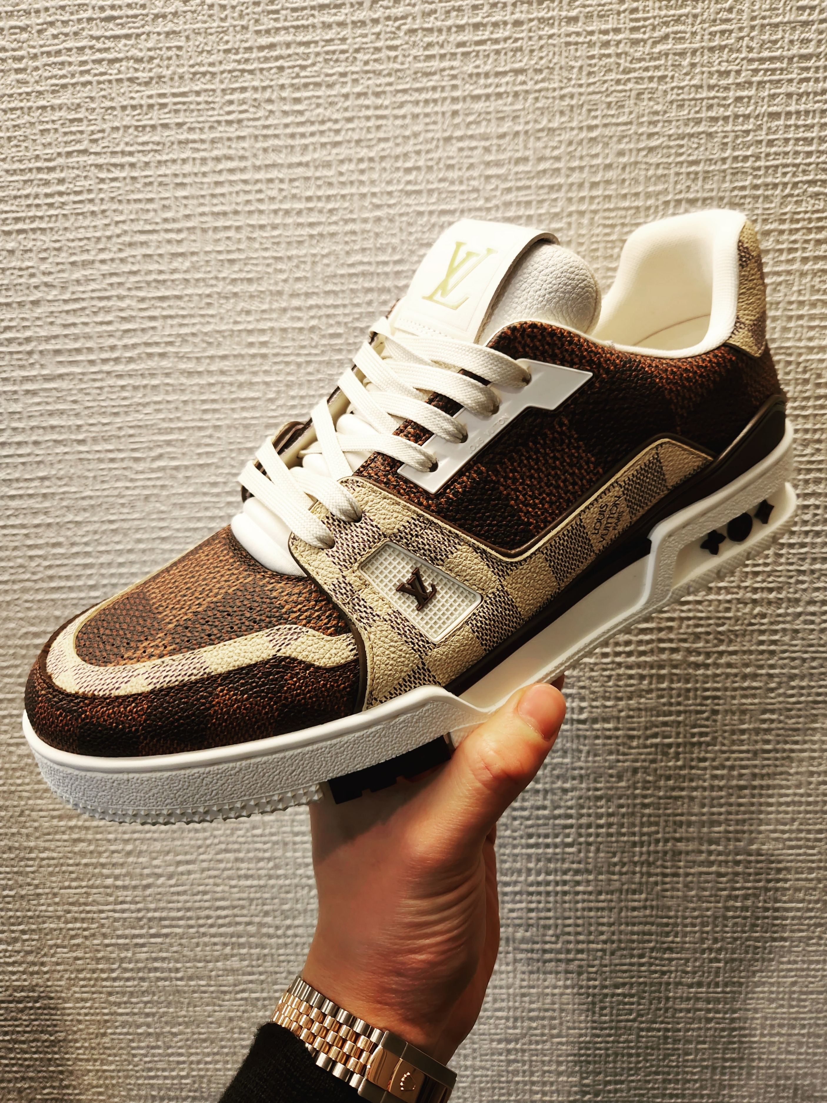 Louis Vuitton LV Trainer Sneakers Damier Ebene, Maison Mihara Yasuhiro Peterson OG Sole Canvas Low Sneakers Black 착용 스타일 - 1