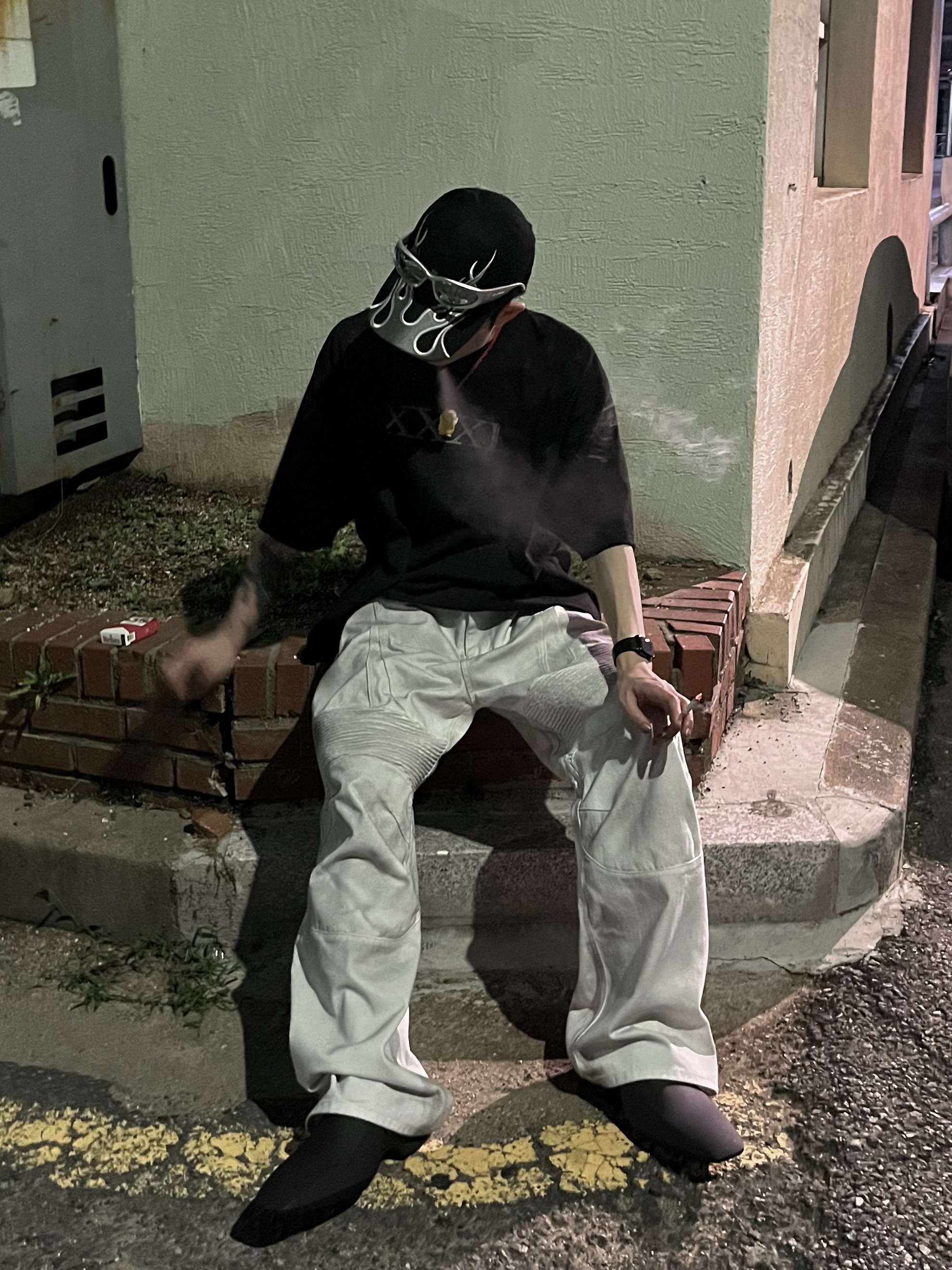Balenciaga Rubber Space Shoe Matte Black, Yeezy Gap Engineered By Balenciaga Flame Cap Black 착용 스타일 - 1