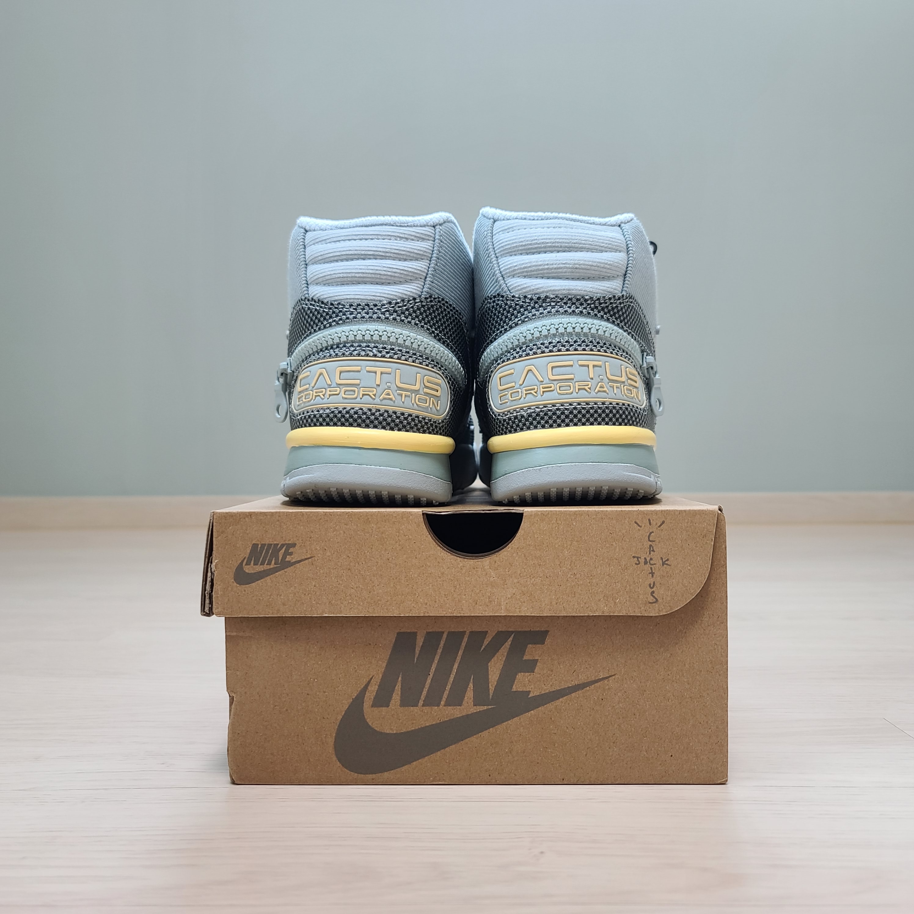 Nike x Travis Scott Nike Air Trainer 1 Grey Haze and Dusty Sage 착용 스타일 - 4