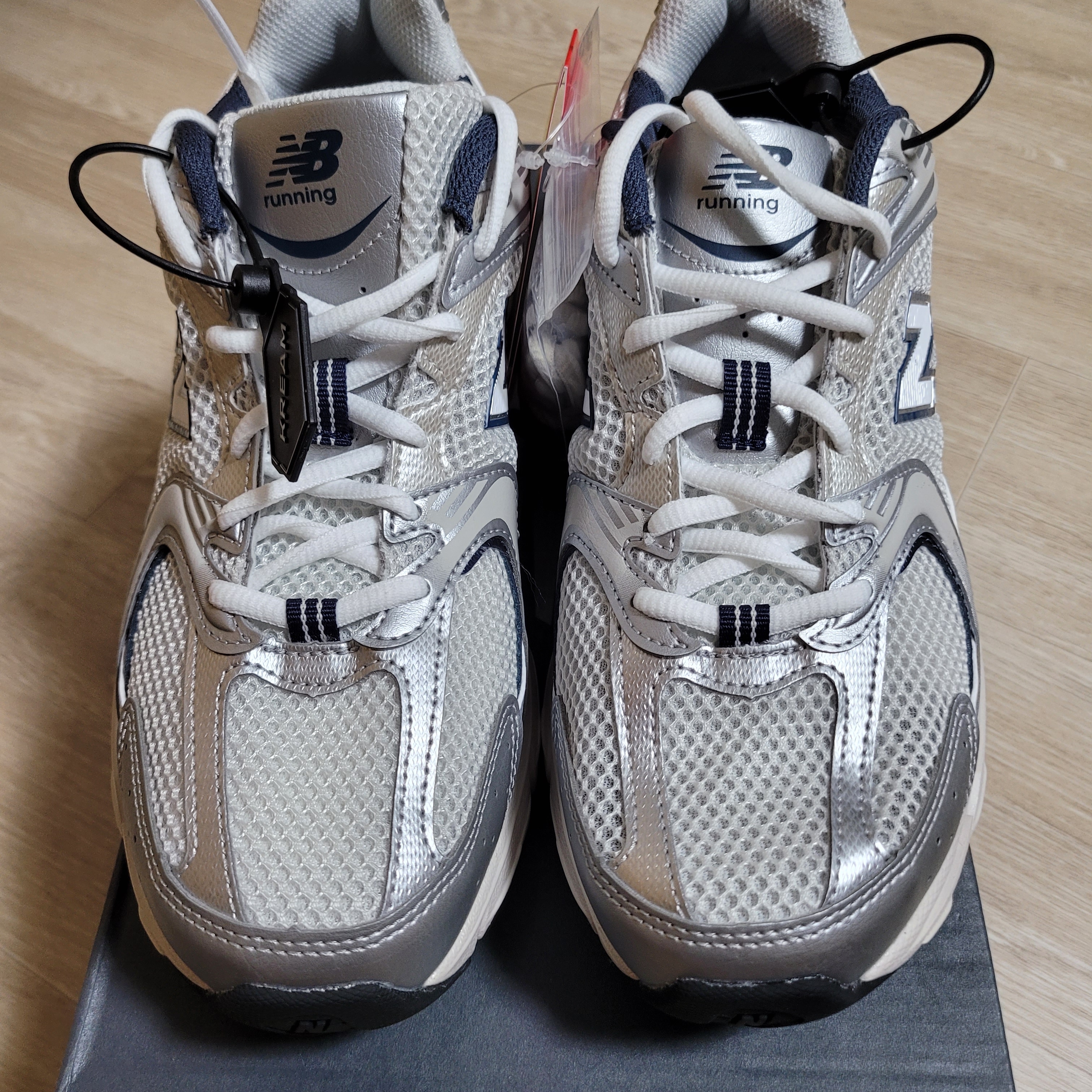 New Balance 530 Steel Grey 착용 스타일 - 2