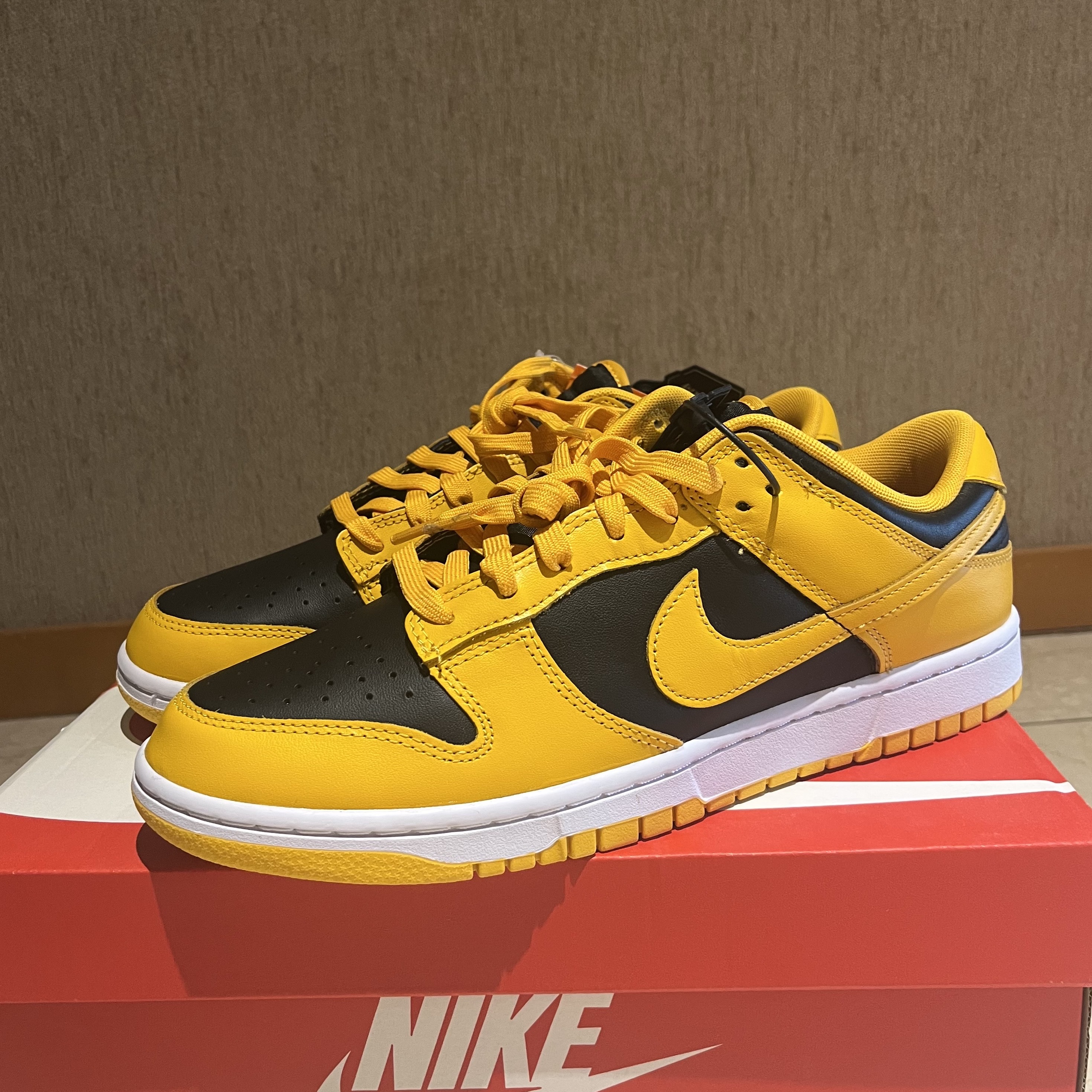 Nike Dunk Low Retro Championship Goldenrod 착용 스타일