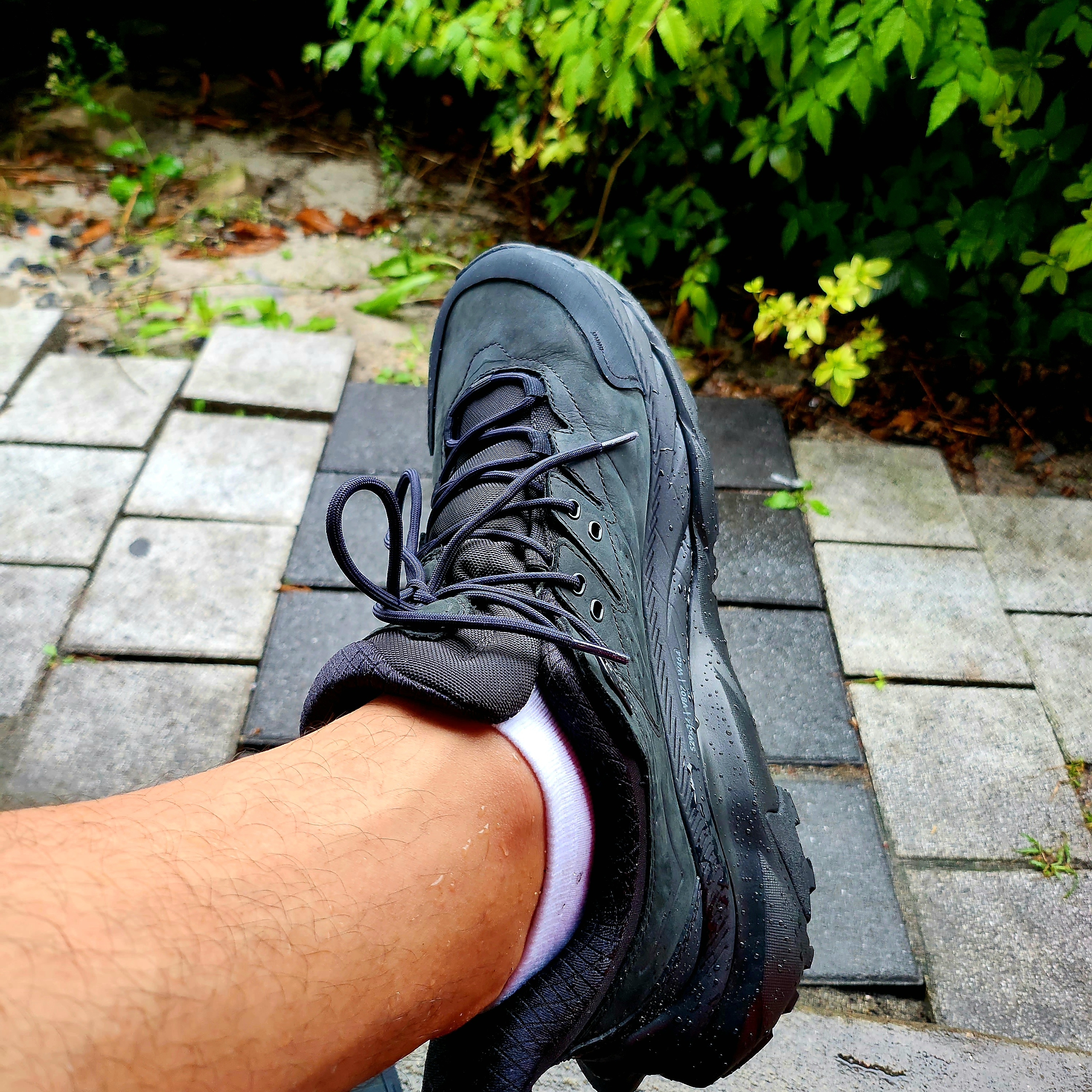 Hoka Kaha 2 Low Gore-Tex Black 착용 스타일
