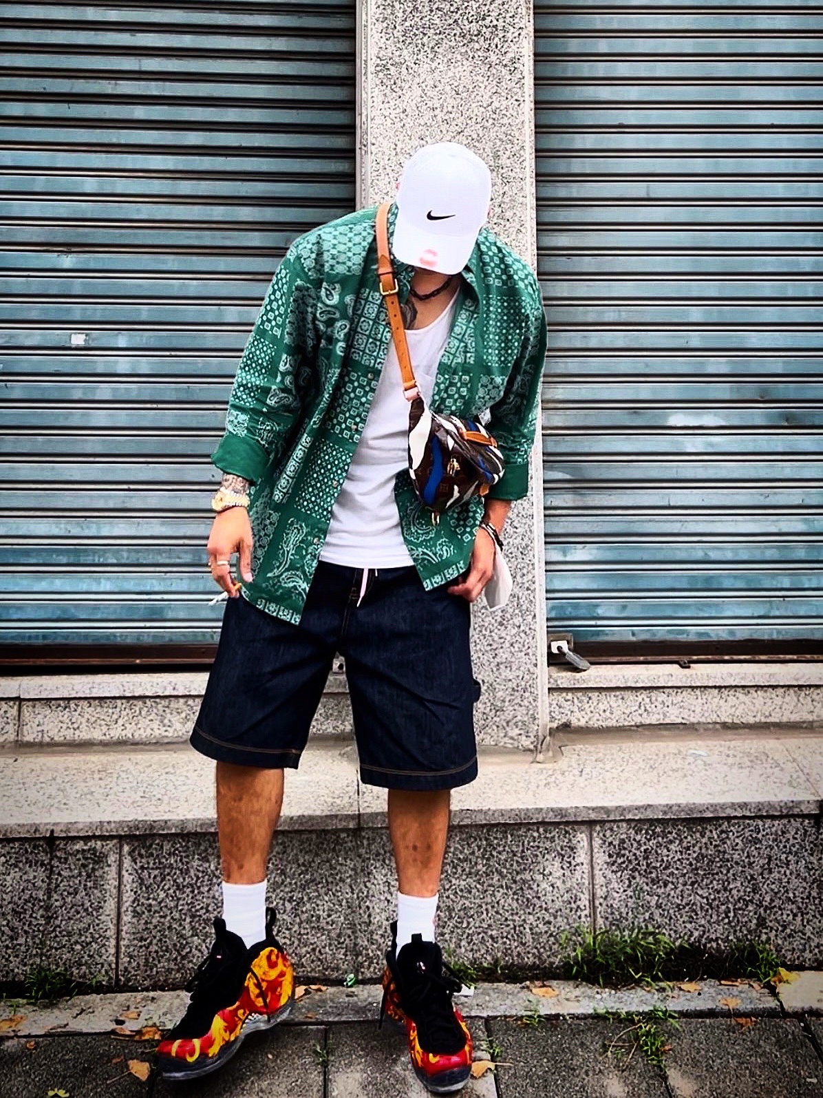 Supreme Paisley Grid Shirt Black - 20SS, Nike x Supreme Air Foamposite One Red 착용 스타일 - 1
