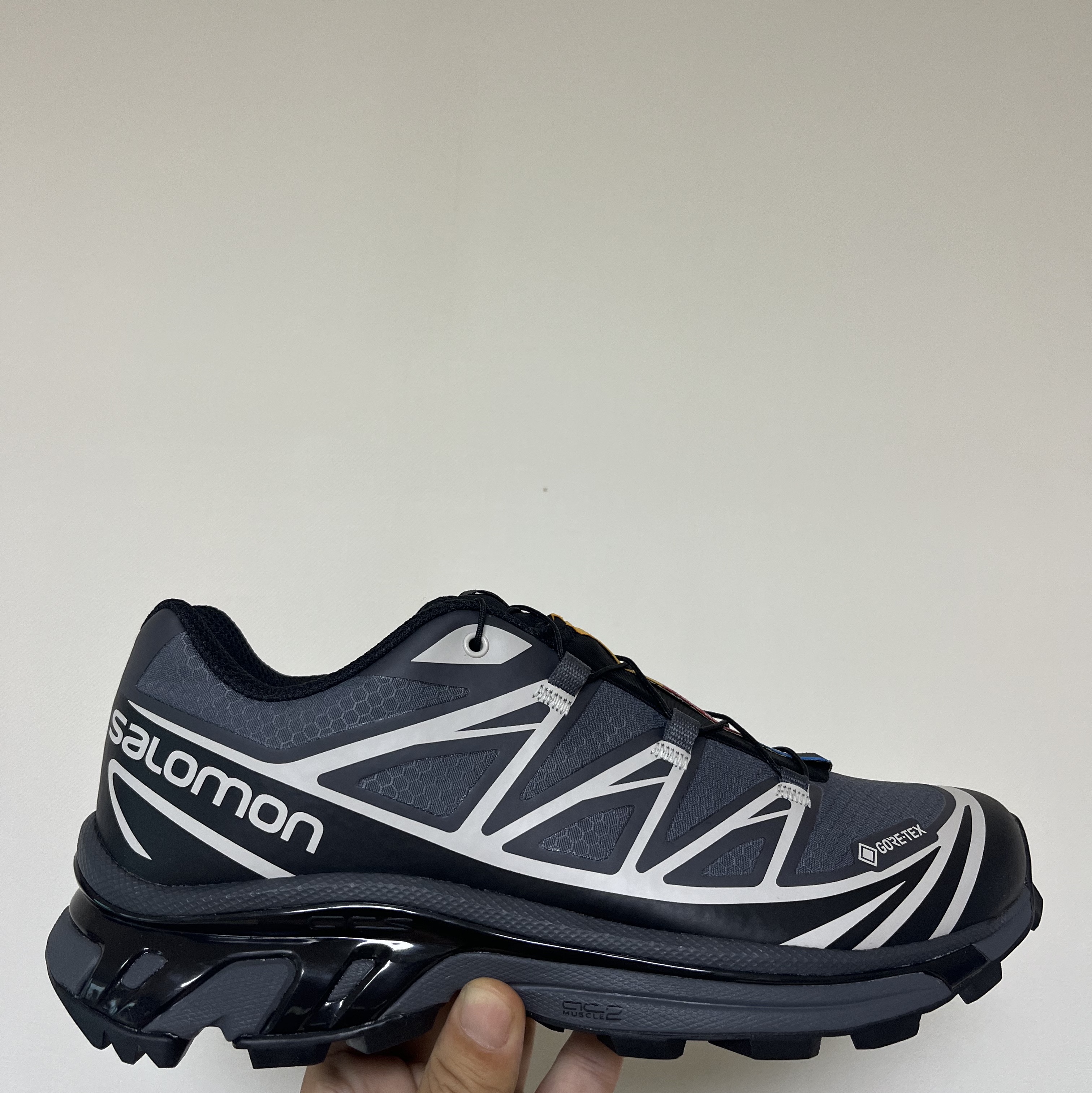 Salomon XT-6 Gore-Tex Black Ebony 착용 스타일 - 1