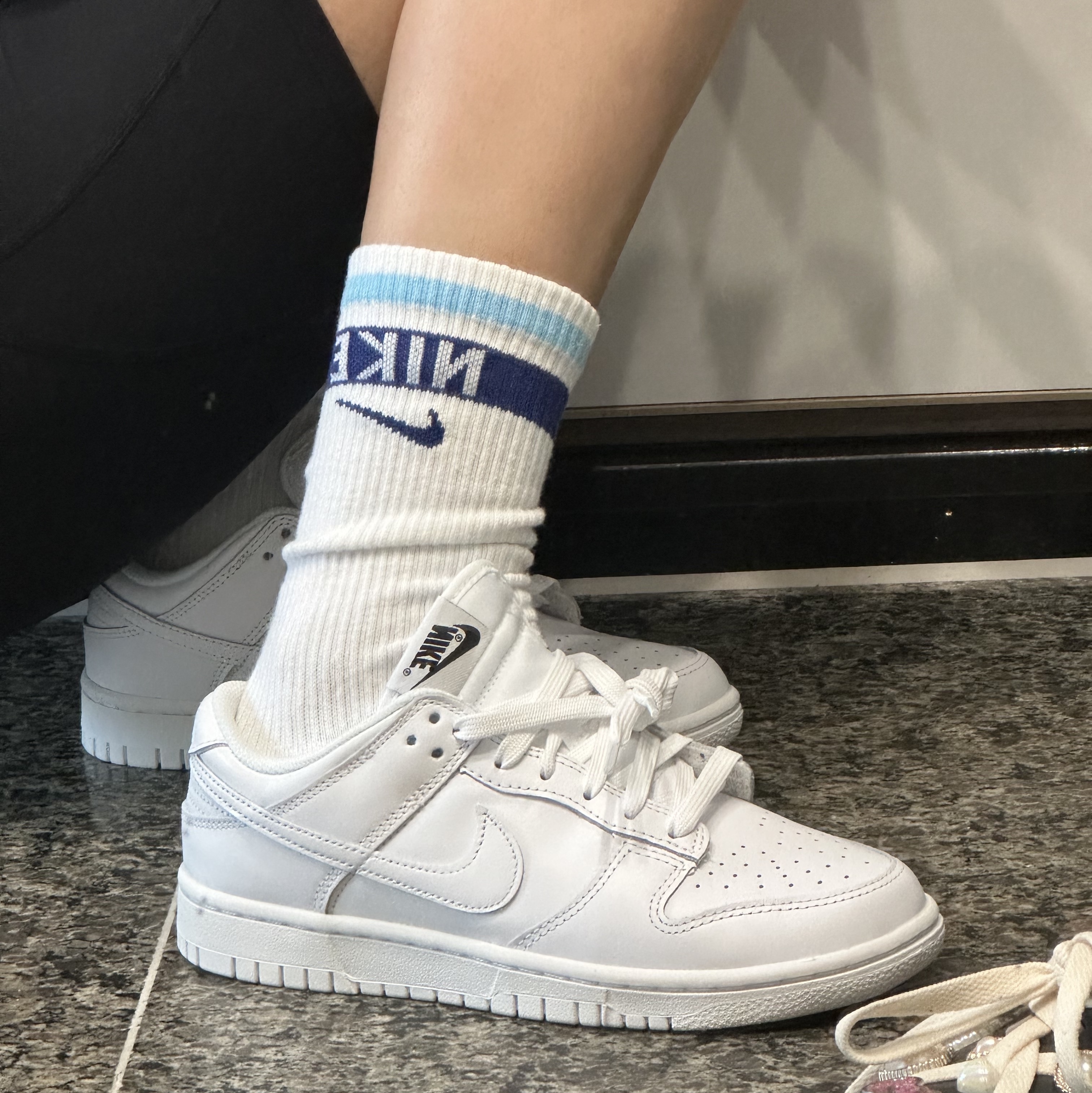 (W) Nike Dunk Low Triple White 착용 스타일 - 3