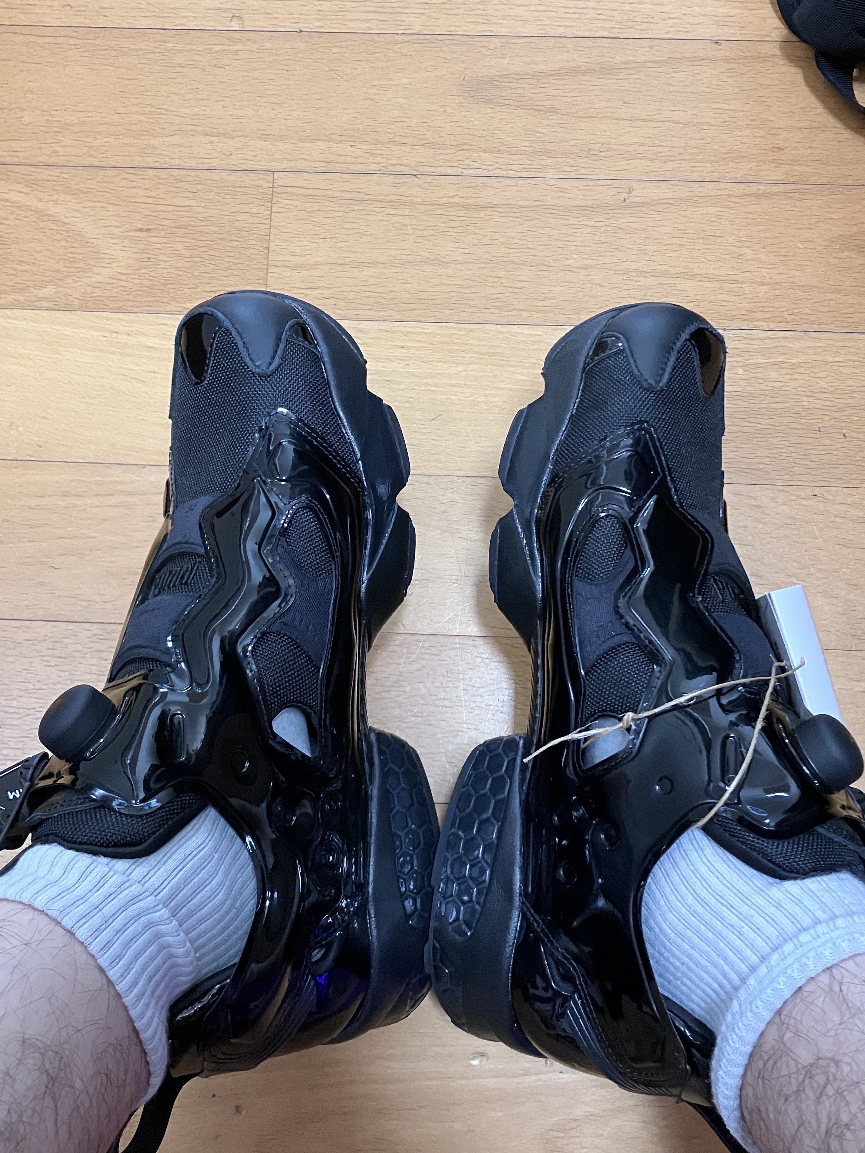 Reebok x Juun.J Instapump Fury OG Black 착용 스타일 - 1