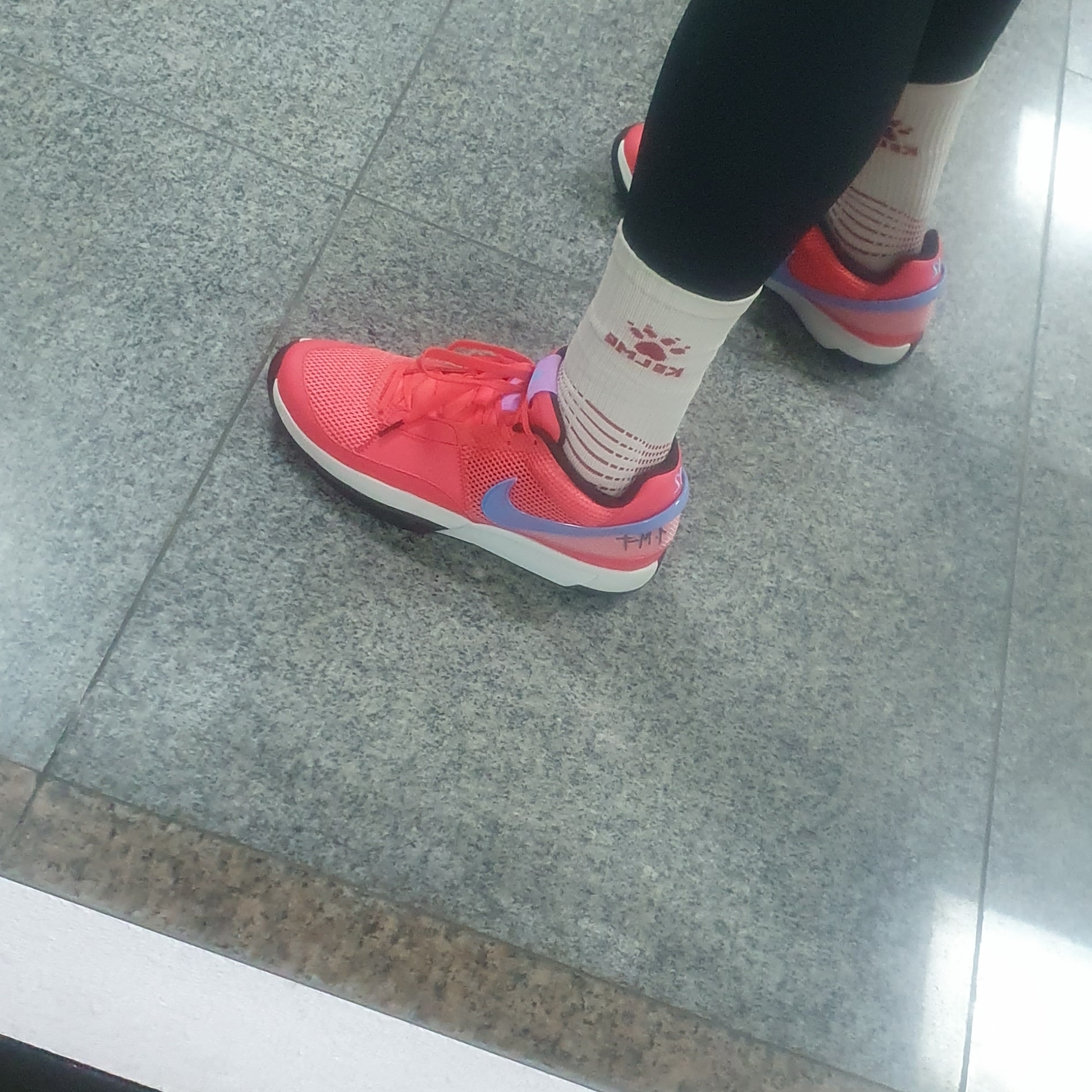 Nike Ja 1 EP Ember Glow 착용 스타일