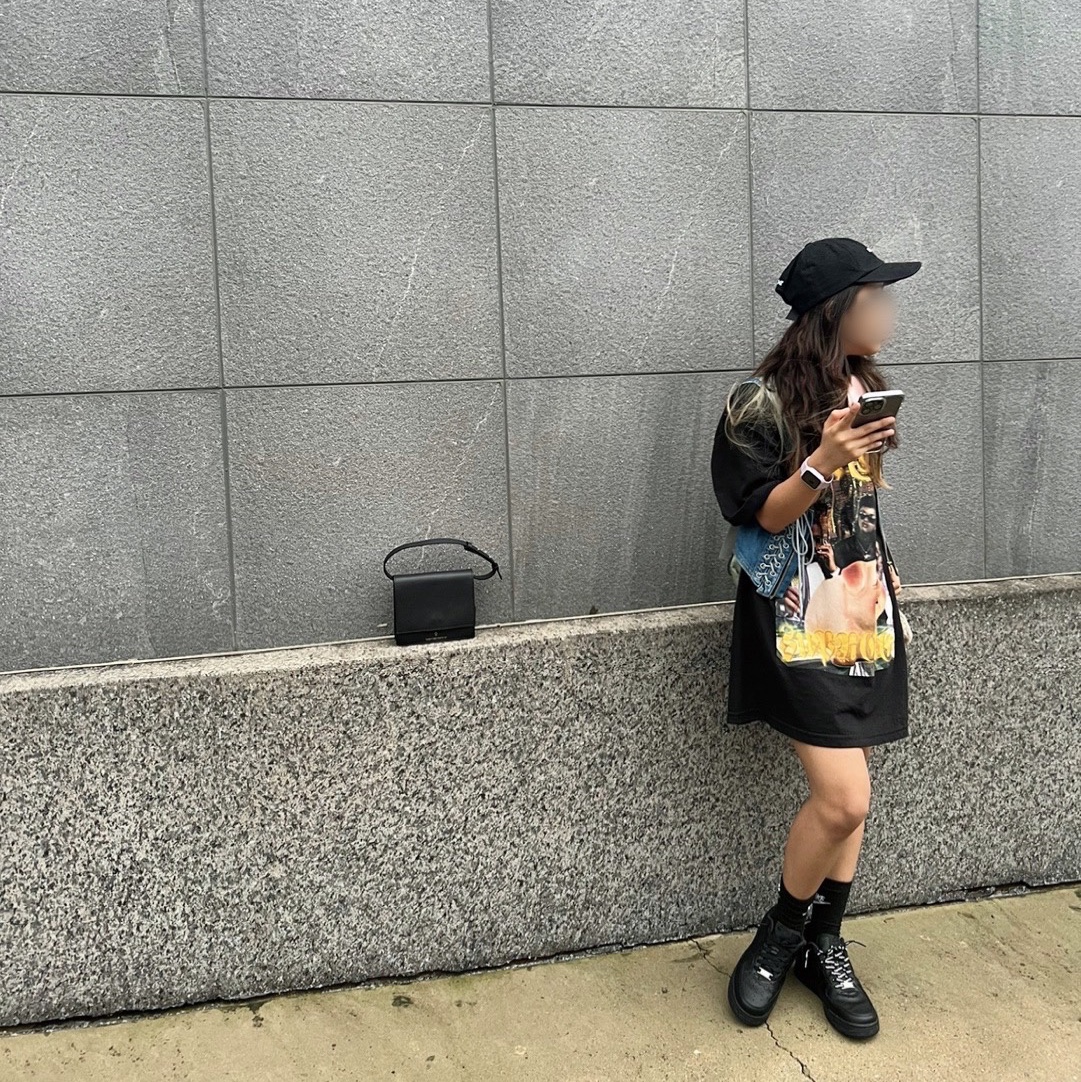 Supreme x Bernadette Corporation Money T-Shirt Black - 23SS, Nike x Supreme Air Force 1 Low Black 착용 스타일 - 1