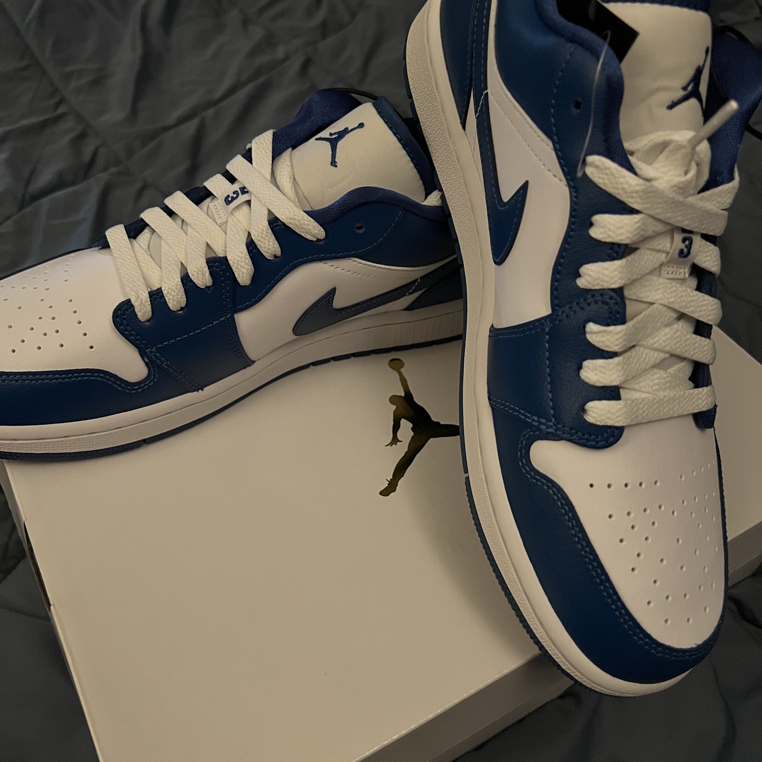 (W) Jordan 1 Low White Dark Marina Blue, Jordan 11 Retro Low Concord 착용 스타일 - 2