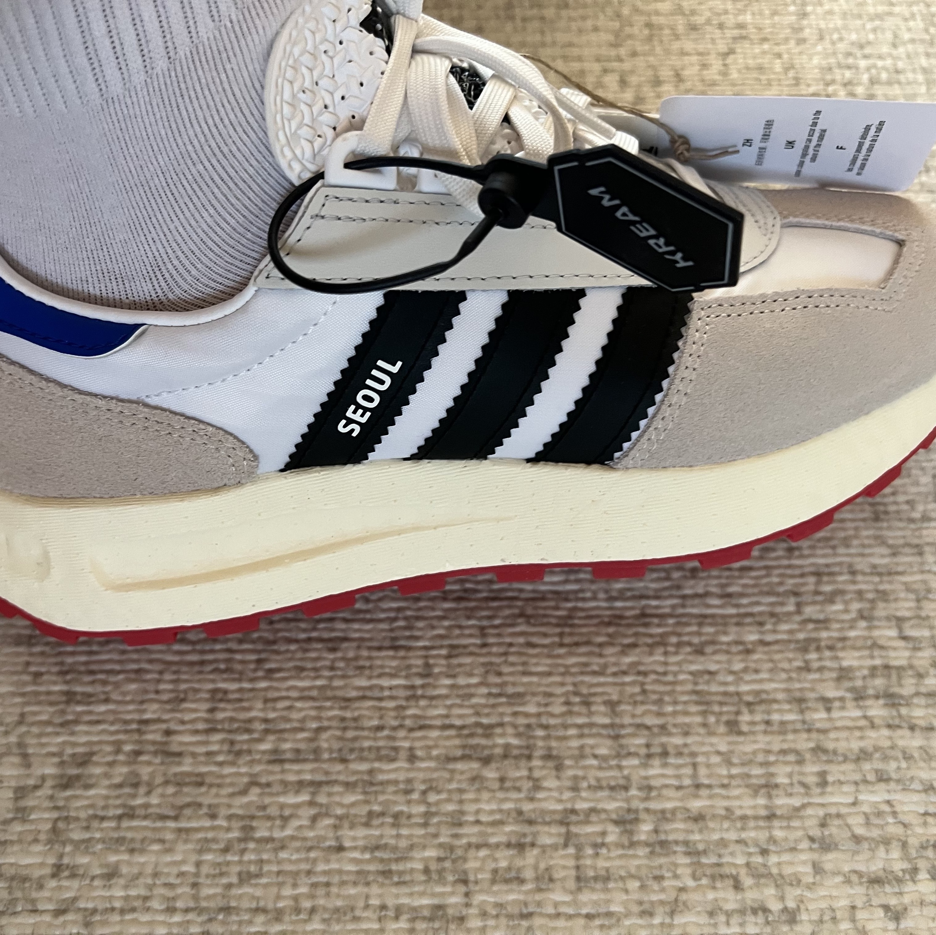 Adidas Retropy E5 White 착용 스타일 - 2